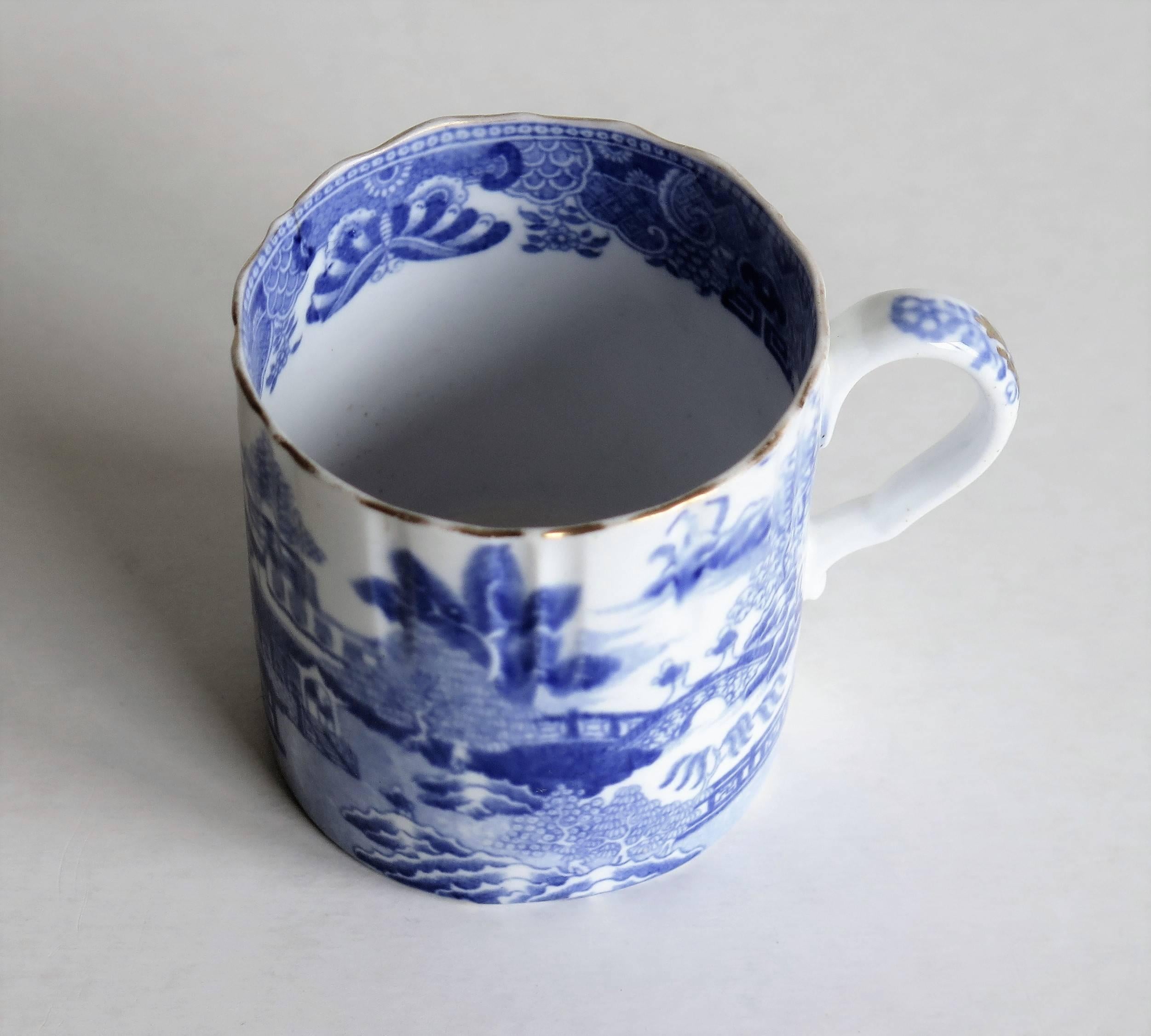English Early Spode Porcelain Coffee Can Fluted Broseley Pattern, circa 1810