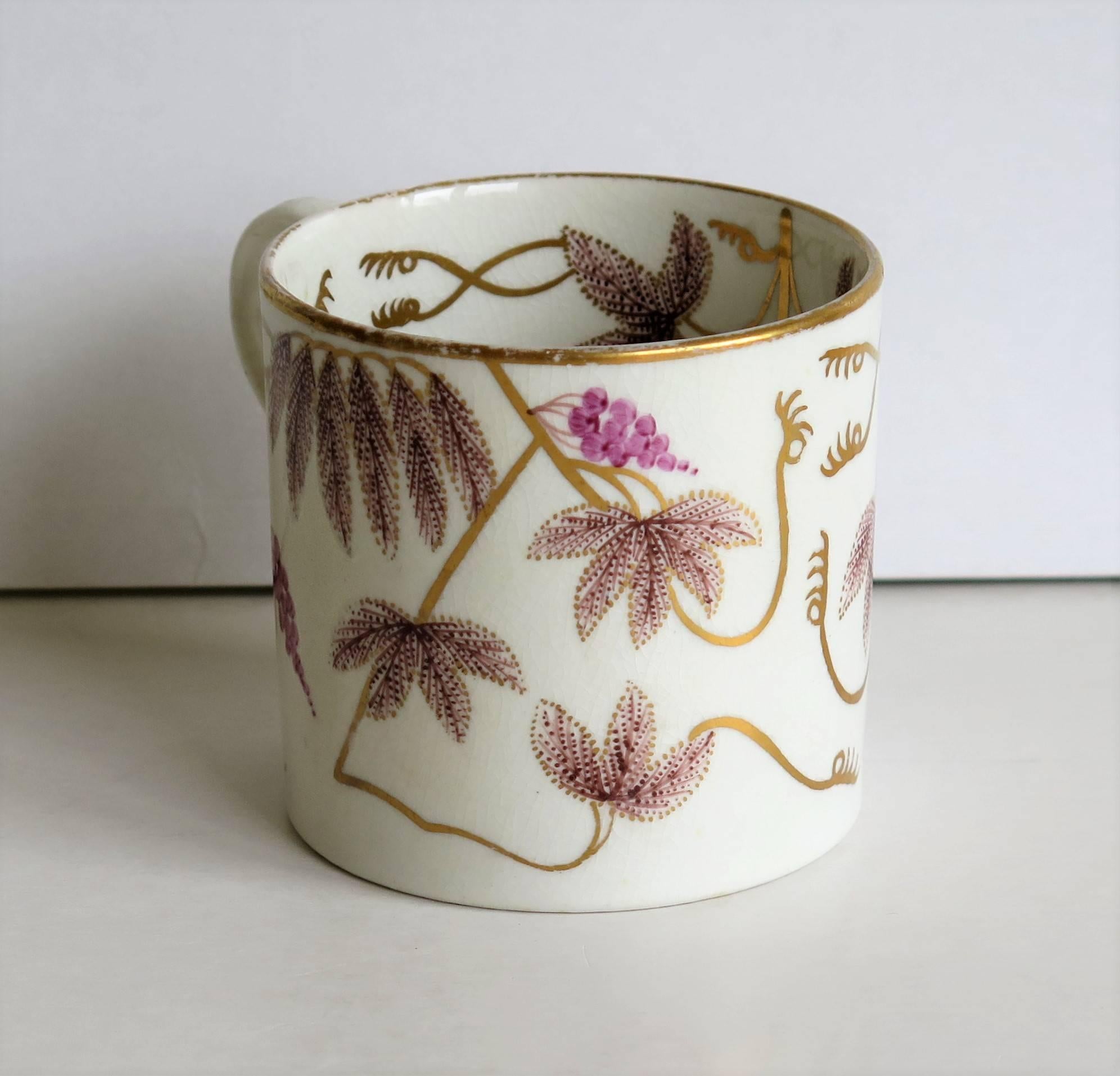 Fine Late Georgian English hand painted Coalport Porcelain Coffee Can, Ca 1805 In Good Condition In Lincoln, Lincolnshire