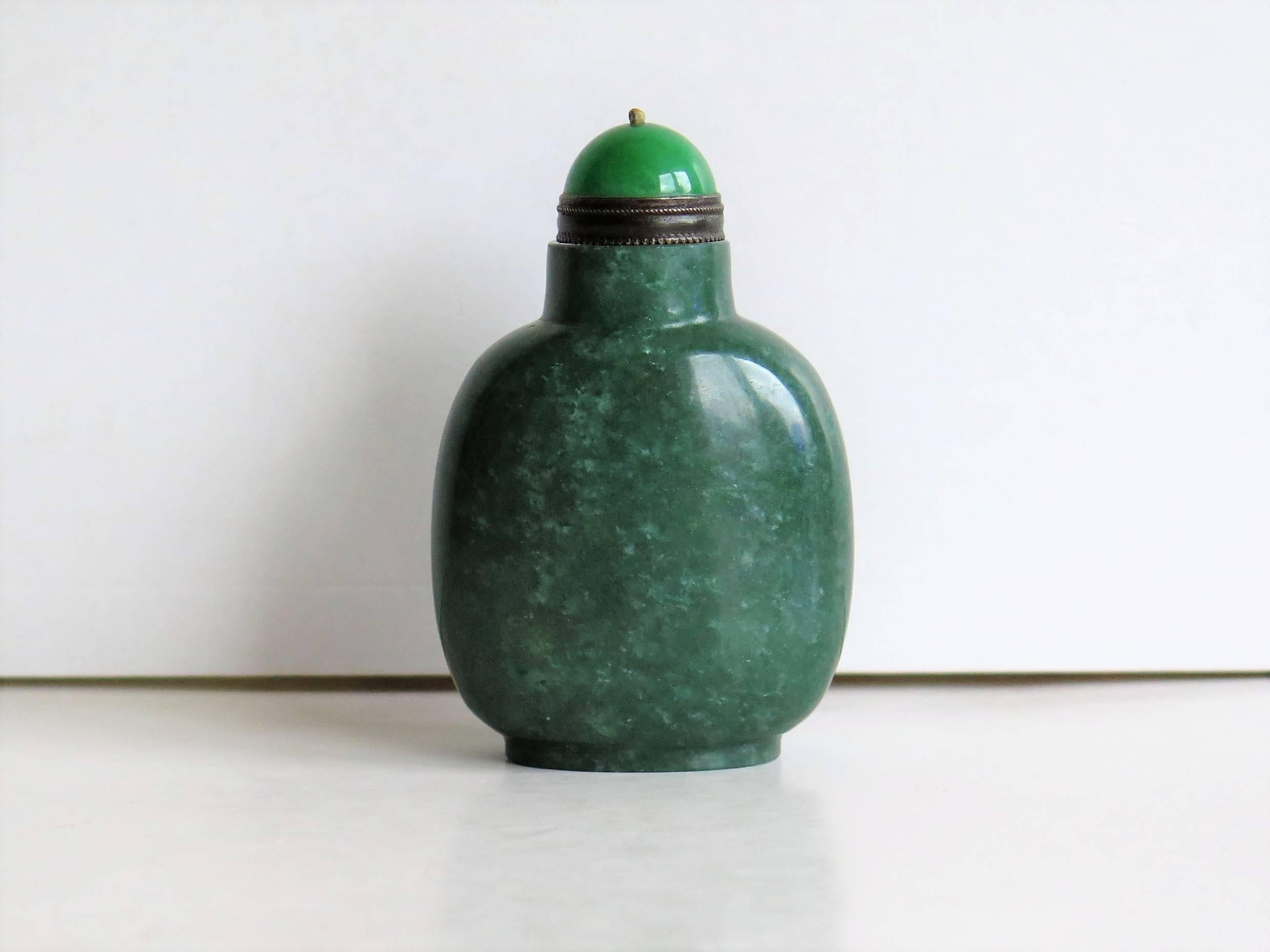 Qing Chinese Snuff Bottle Natural Agate Mottled Green Stopper with Spoon, Ca 1920s