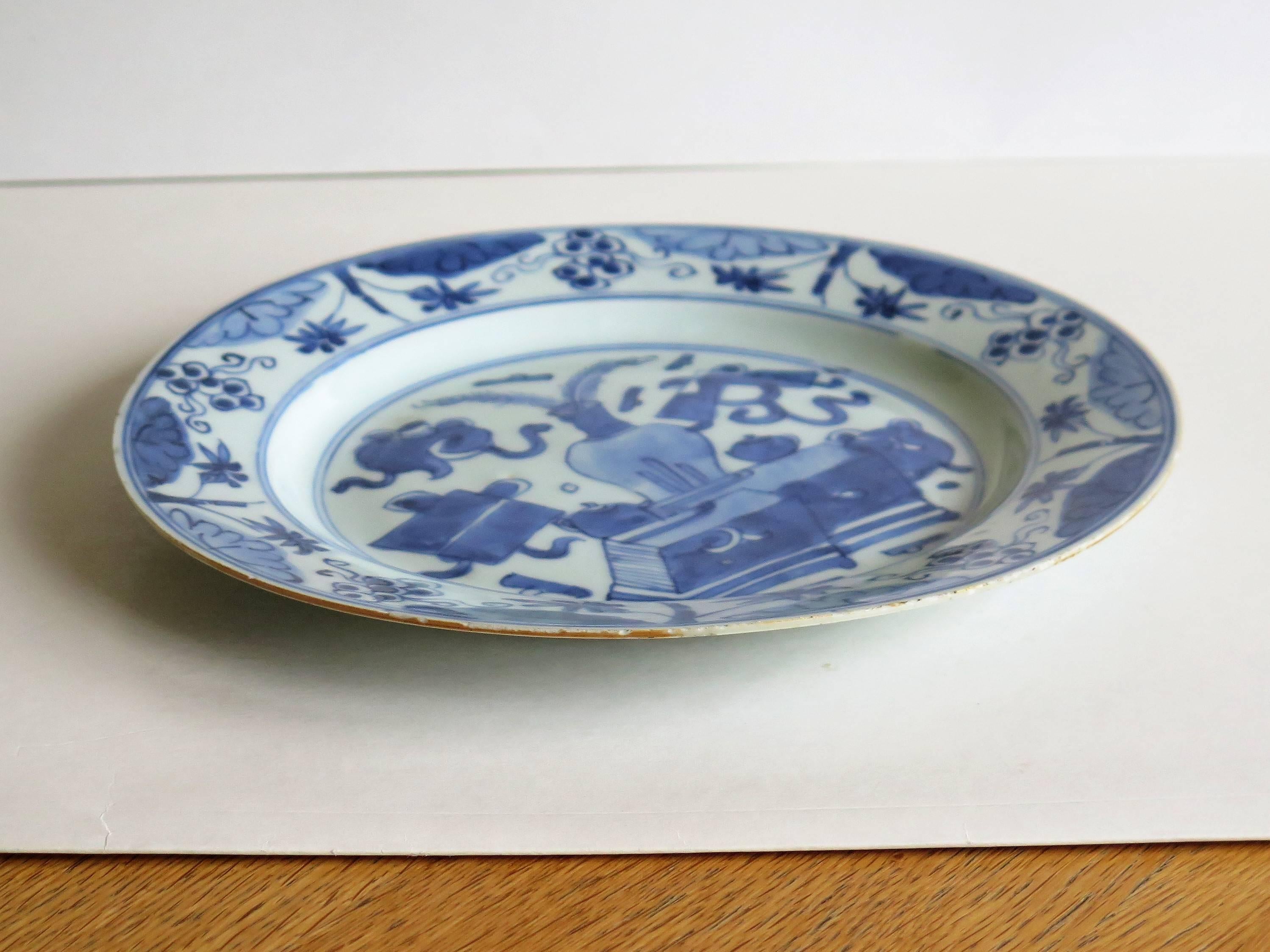 Early 18th Century Chinese Plate Porcelain Blue and White, Qing Circa 1735 In Good Condition In Lincoln, Lincolnshire