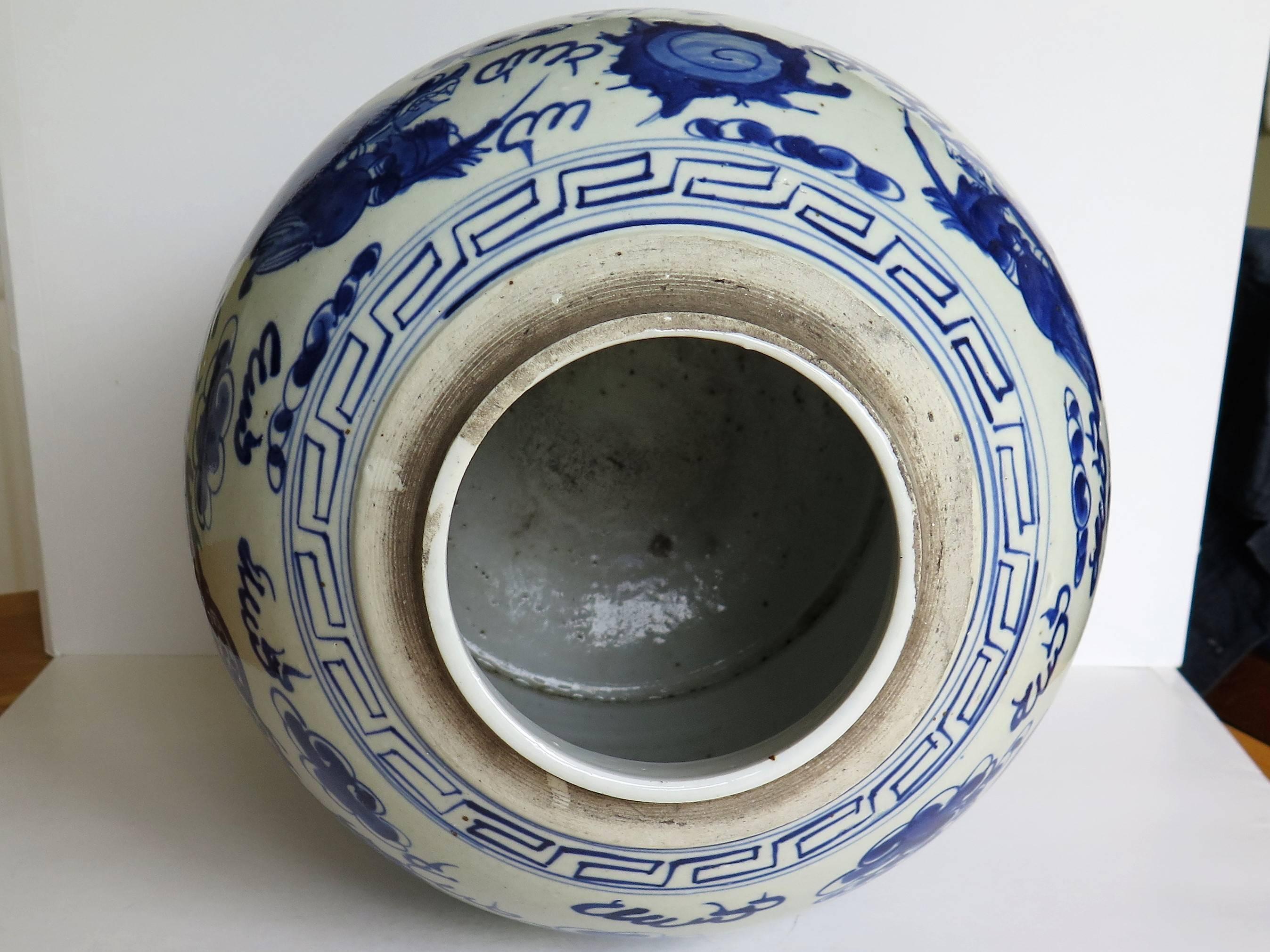 Large Chinese Porcelain Lidded Jar Blue and White Dragons, Qing 19th Century In Good Condition In Lincoln, Lincolnshire