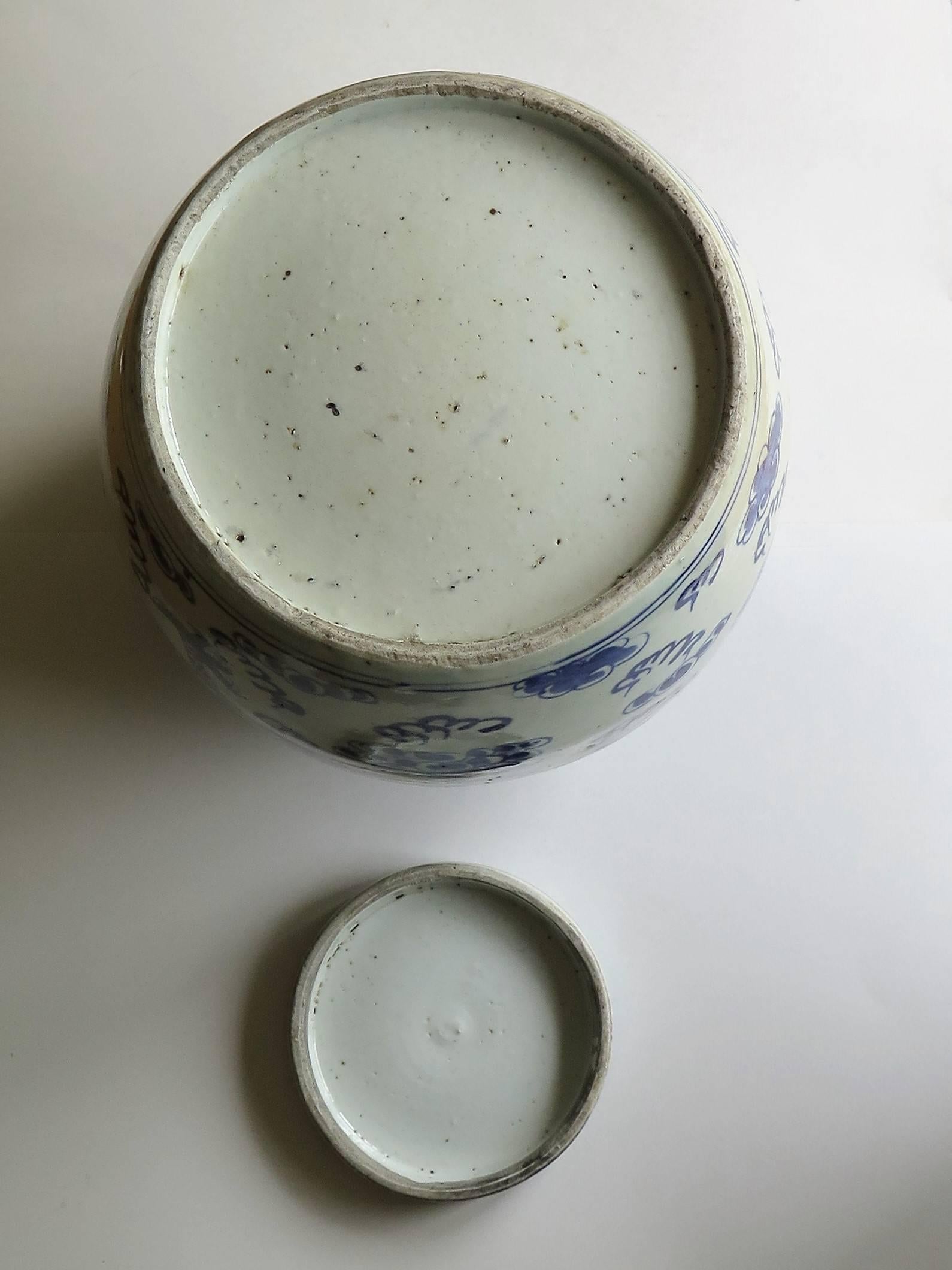 Large Chinese Porcelain Lidded Jar Blue and White Dragons, Qing 19th Century 3