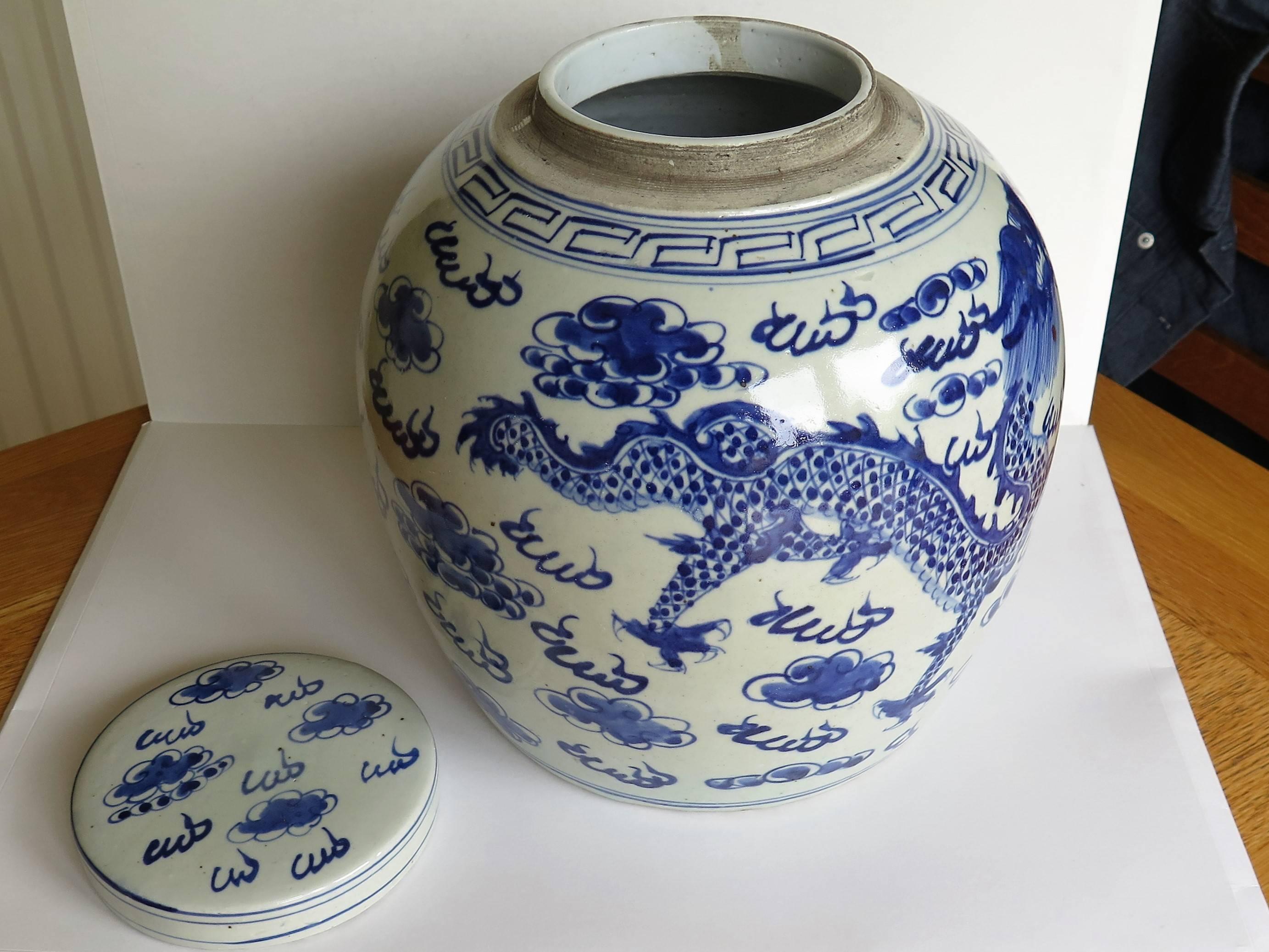 Large Chinese Porcelain Lidded Jar Blue and White Dragons, Qing 19th Century 2