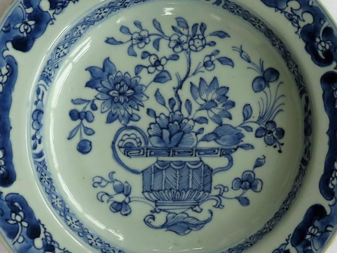 18th Century Pair of Chinese Blue and White Plates or Bowls, Qing Qianlong 2
