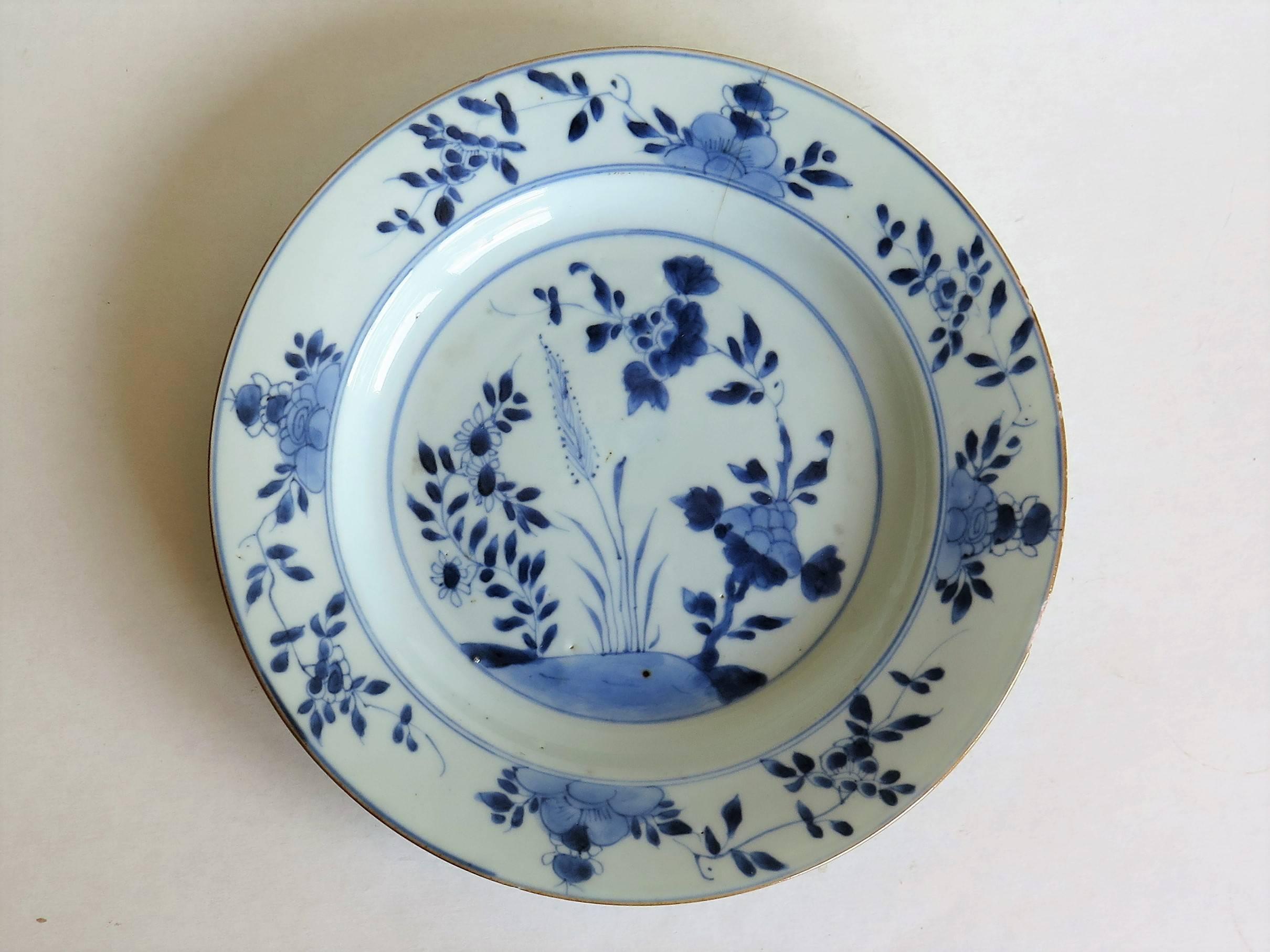 This is a good hand-painted Chinese Export porcelain plate, dating to the early / mid-18th century, circa 1720-1750, Qing dynasty.

The plate is well potted, and has been hand decorated in varying shades of cobalt blue. The glaze is thin and glassy