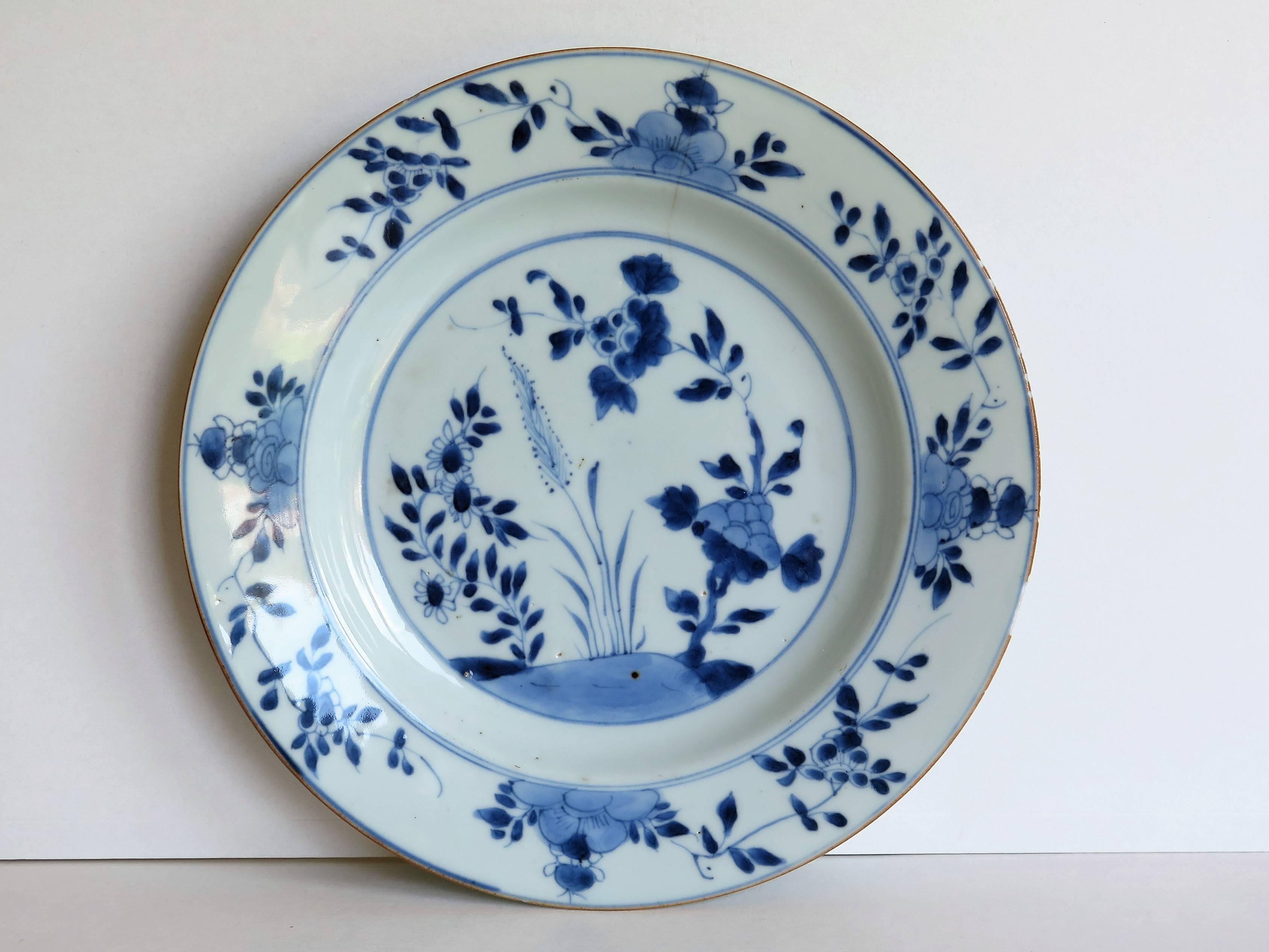 Hand-Painted 18th Century Chinese Export Porcelain Plate Blue and White, Qing Circa 1735