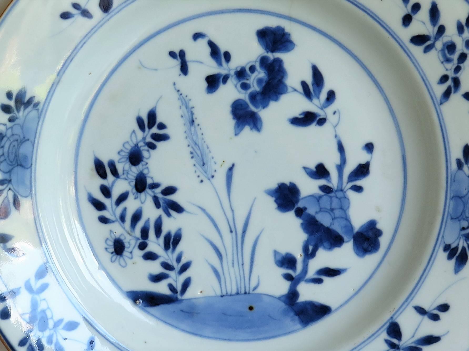 18th Century Chinese Export Porcelain Plate Blue and White, Qing Circa 1735 2