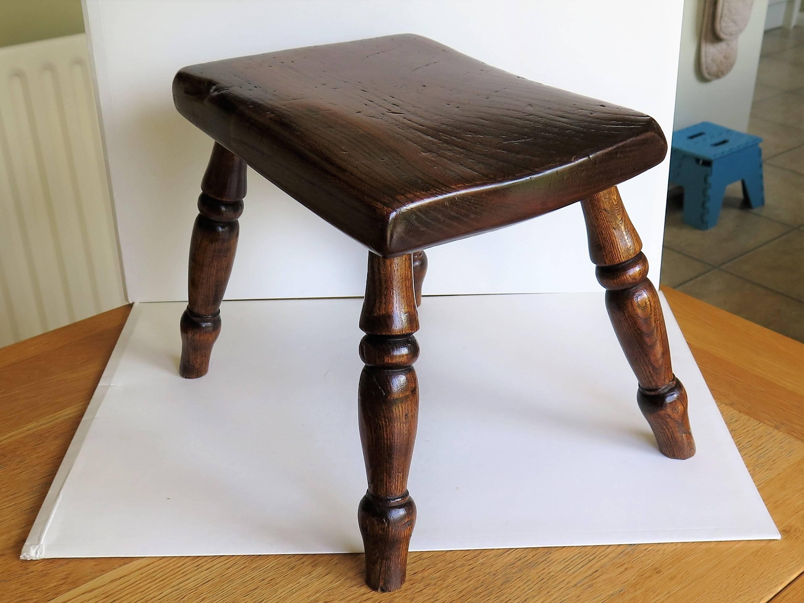 19th Century English Country Elm Stool, Yorkshire maker, circa 1870  In Excellent Condition In Lincoln, Lincolnshire