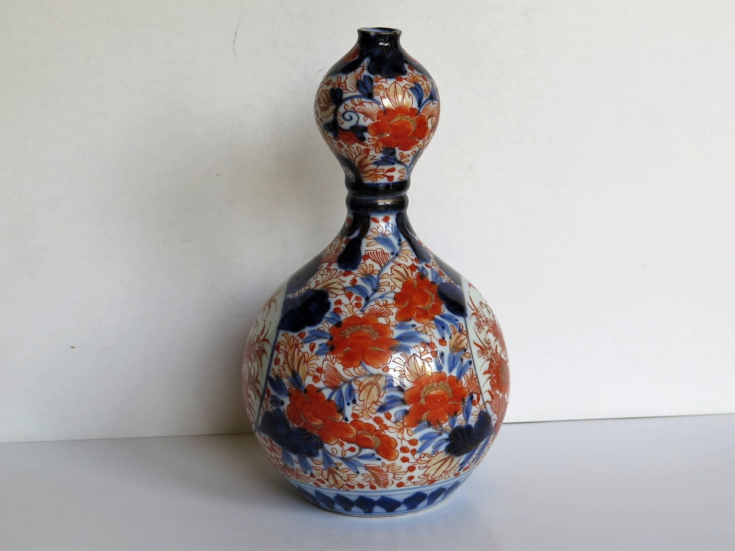 19th Century Japanese Double Gourd Vase Central Knop Imari Pattern, Meiji Period In Good Condition In Lincoln, Lincolnshire