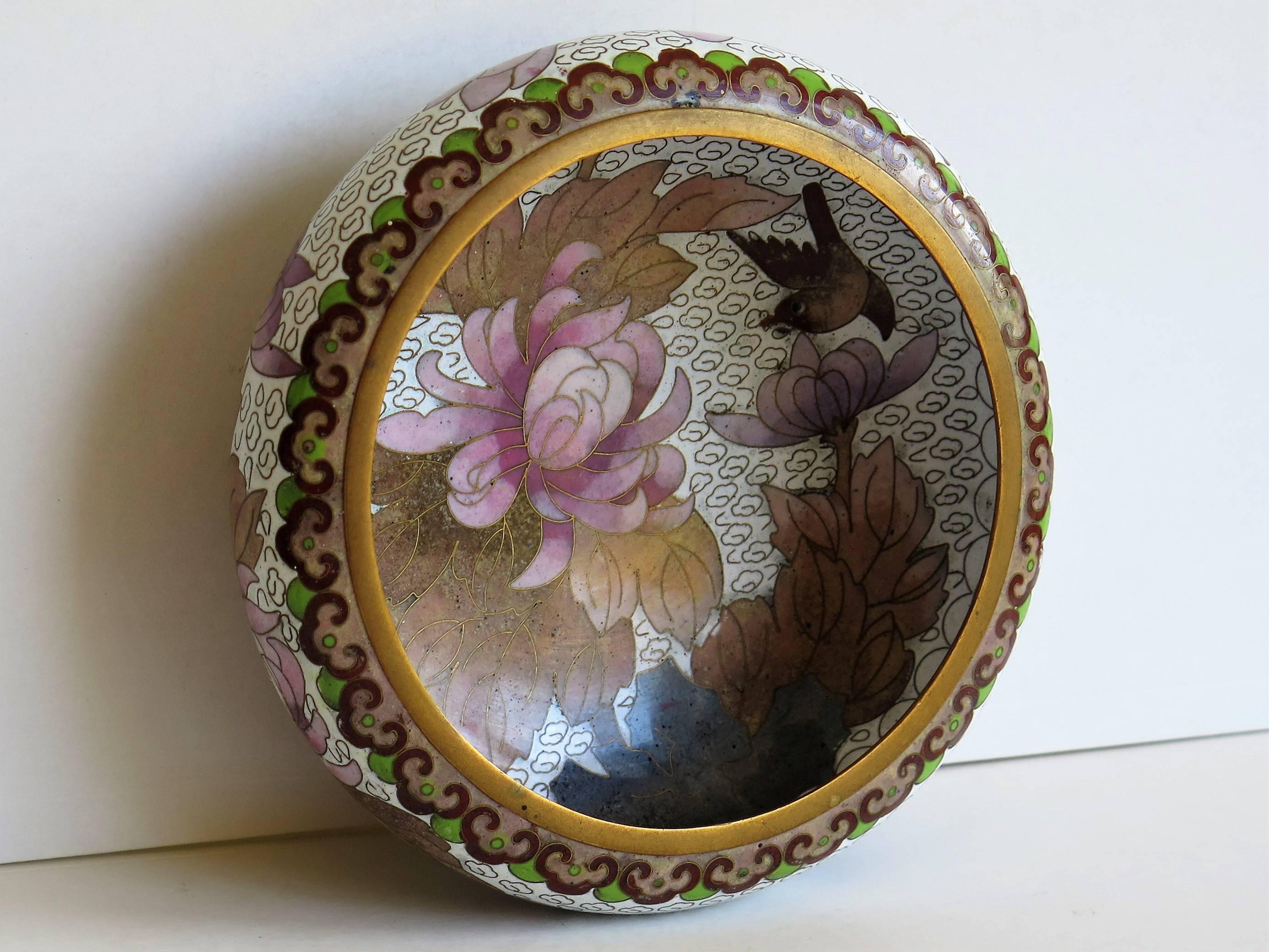 Chinese Cloisonné Bowl Peonies and Birds pattern Ruji Head Border, Circa 1920 In Good Condition In Lincoln, Lincolnshire