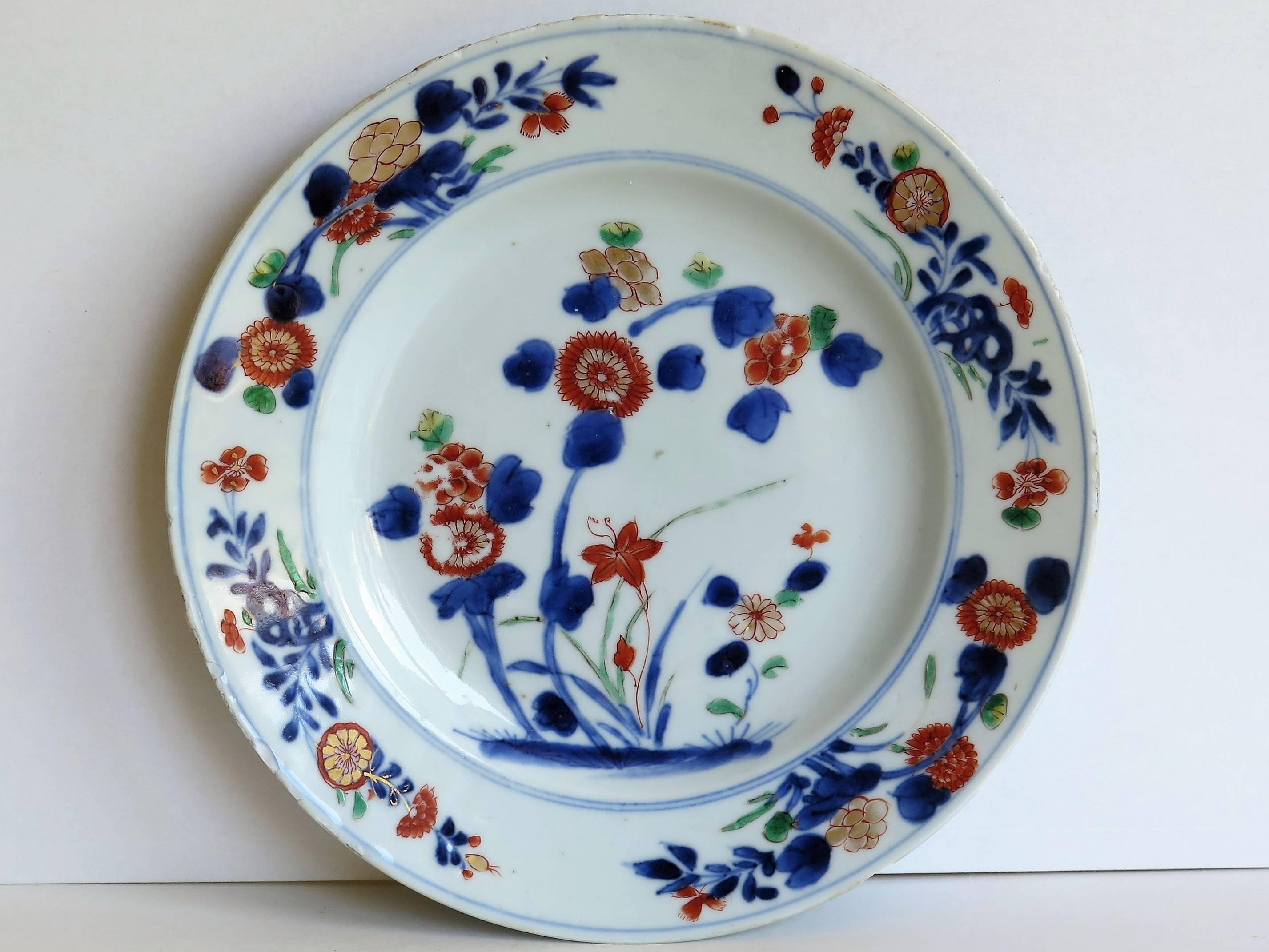 This is a fine Chinese porcelain Plate from the late 17th century or early 18th century, Qing, Kangxi period, Circa 1700.

The plate is well potted with a very neatly cut foot rim, the glaze being very white with a slight bluish tinge.

The plate