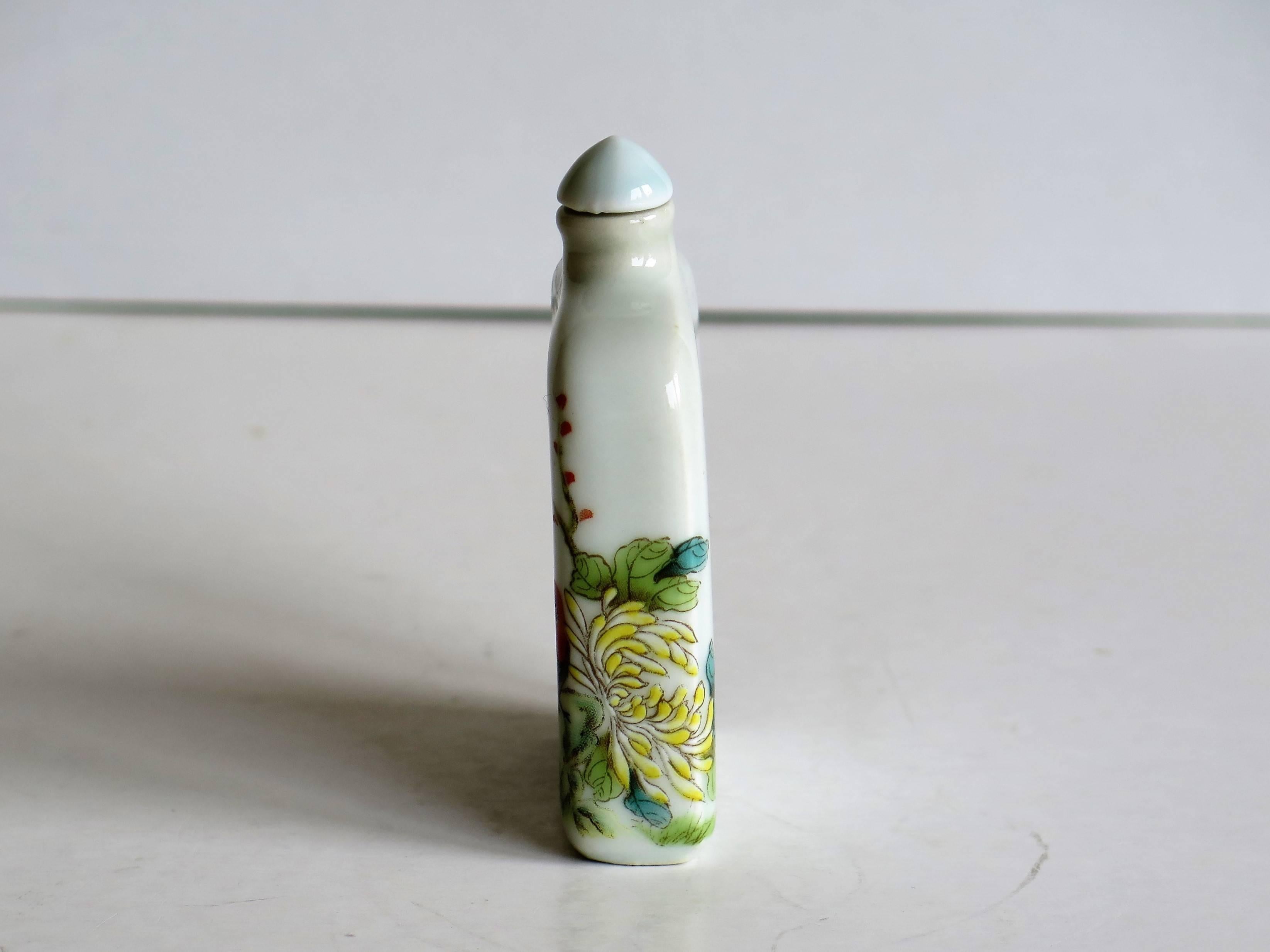 Qing Chinese Porcelain Snuff Bottle Hand-Painted Birds and Flowers, Circa 1940s
