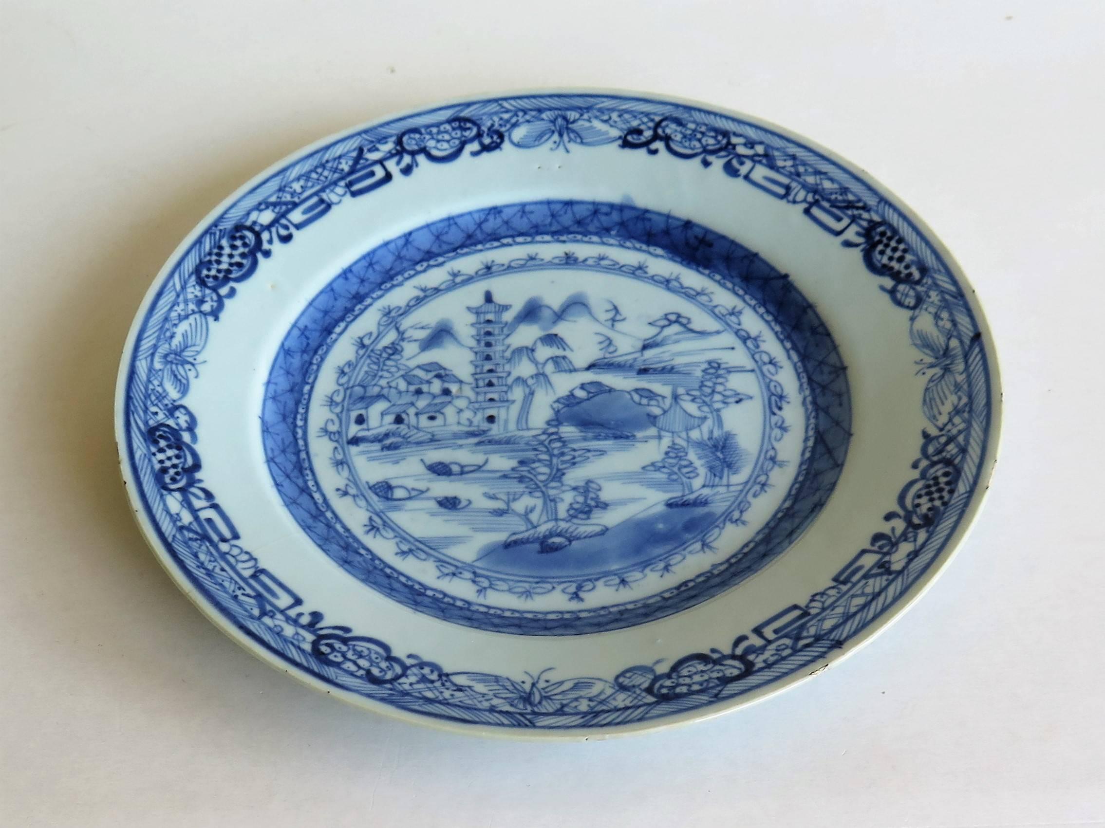 18th Century Chinese Export Blue and White Porcelain Plate, Qing Ca 1780 In Good Condition In Lincoln, Lincolnshire