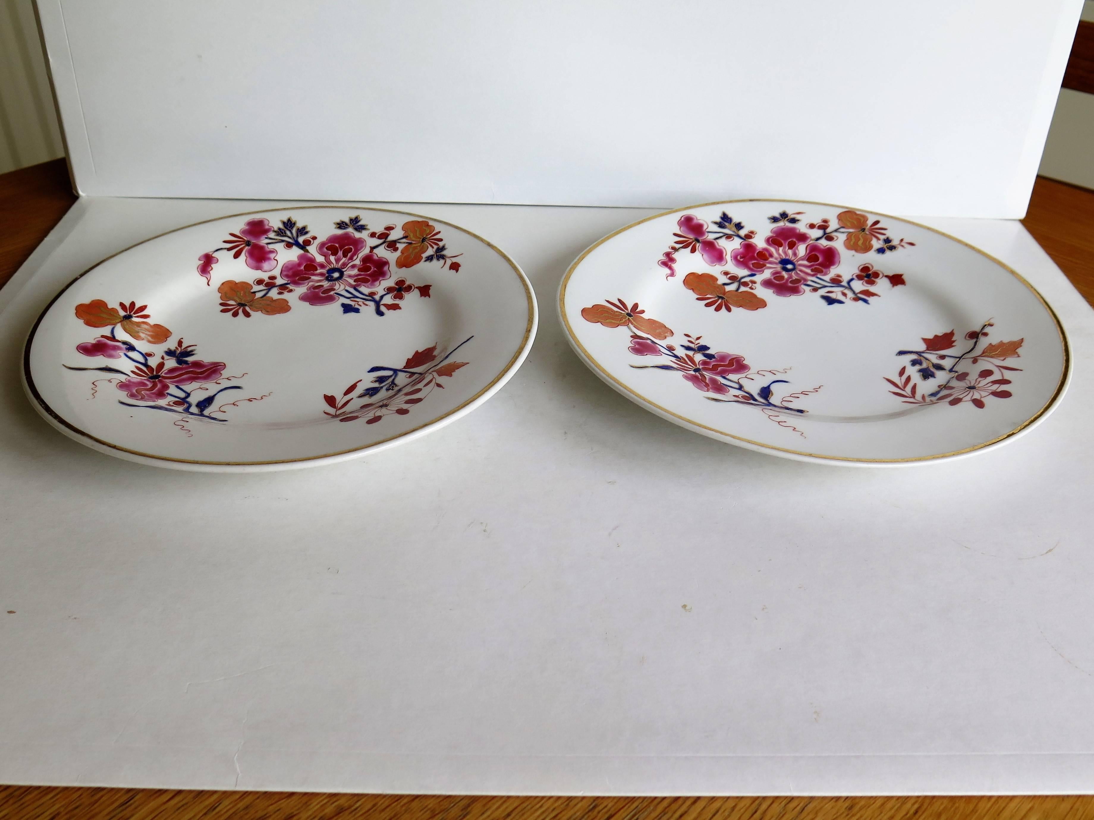 English Pair of Worcester Flight Barr and Barr Plates Hand-Painted Flowers, circa 1825