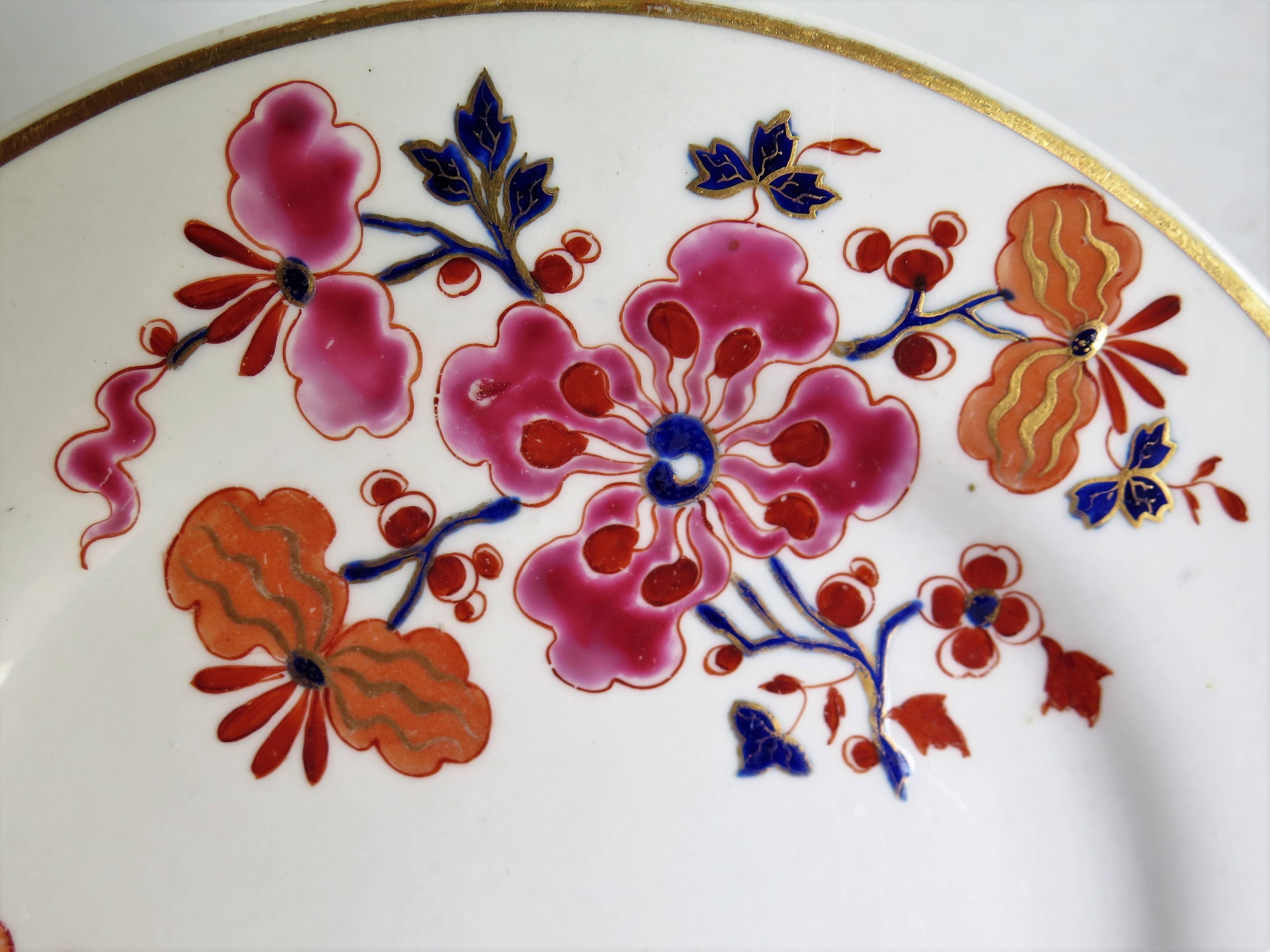 19th Century Pair of Worcester Flight Barr and Barr Plates Hand-Painted Flowers, circa 1825