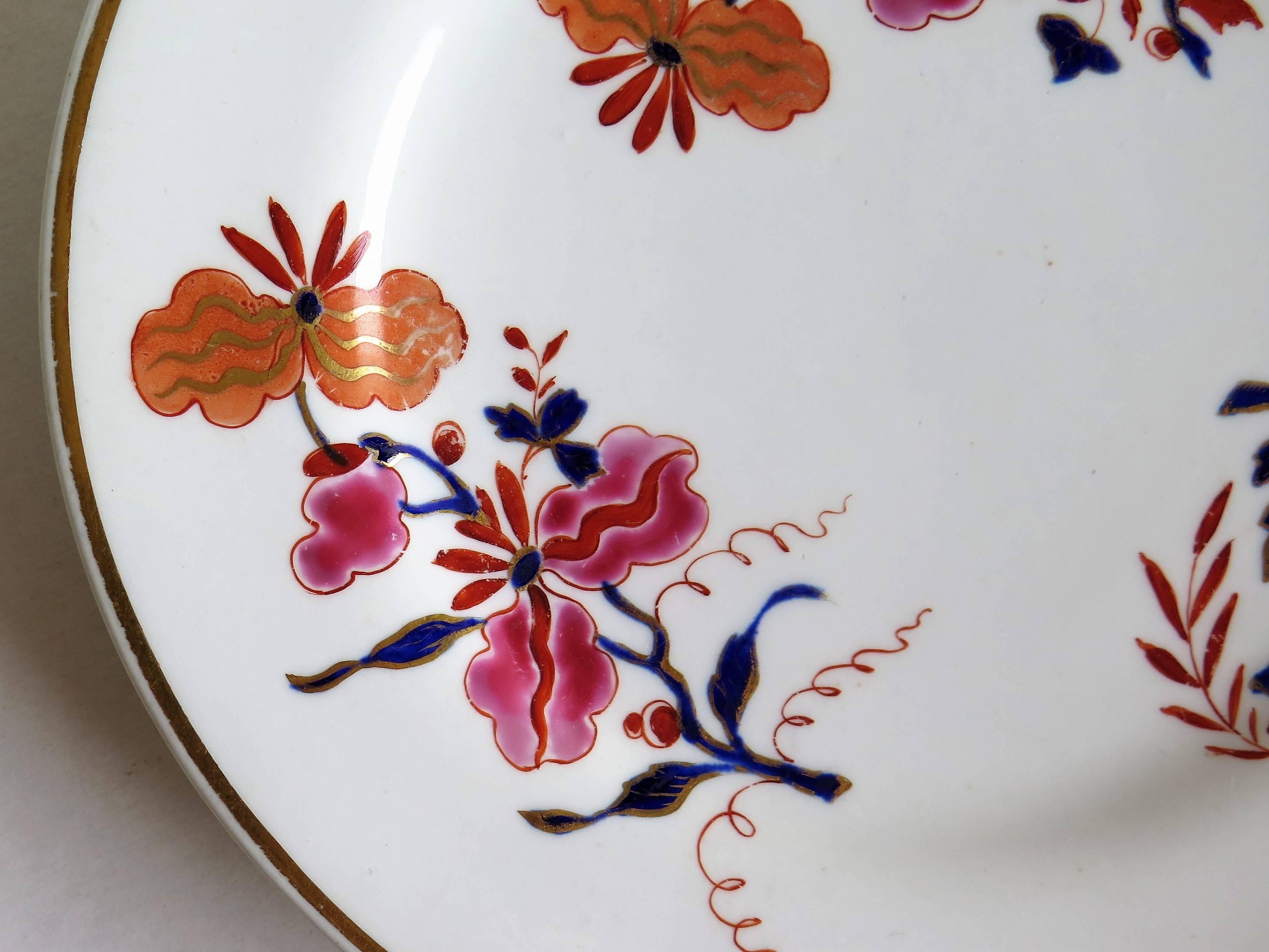 Porcelain Pair of Worcester Flight Barr and Barr Plates Hand-Painted Flowers, circa 1825