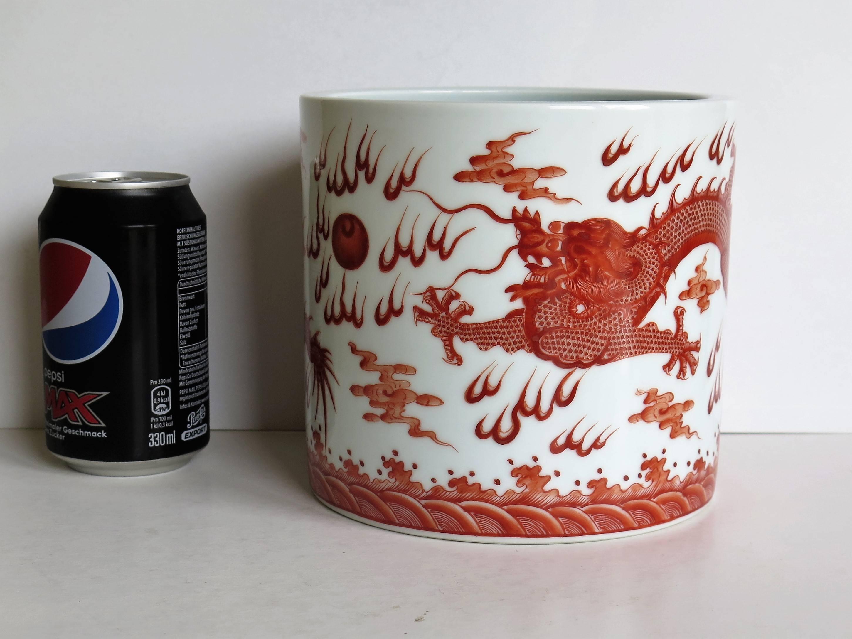 Chinese Porcelain Brush Pot Iron Red Dragons Finely hand painted , circa 1930 In Good Condition In Lincoln, Lincolnshire