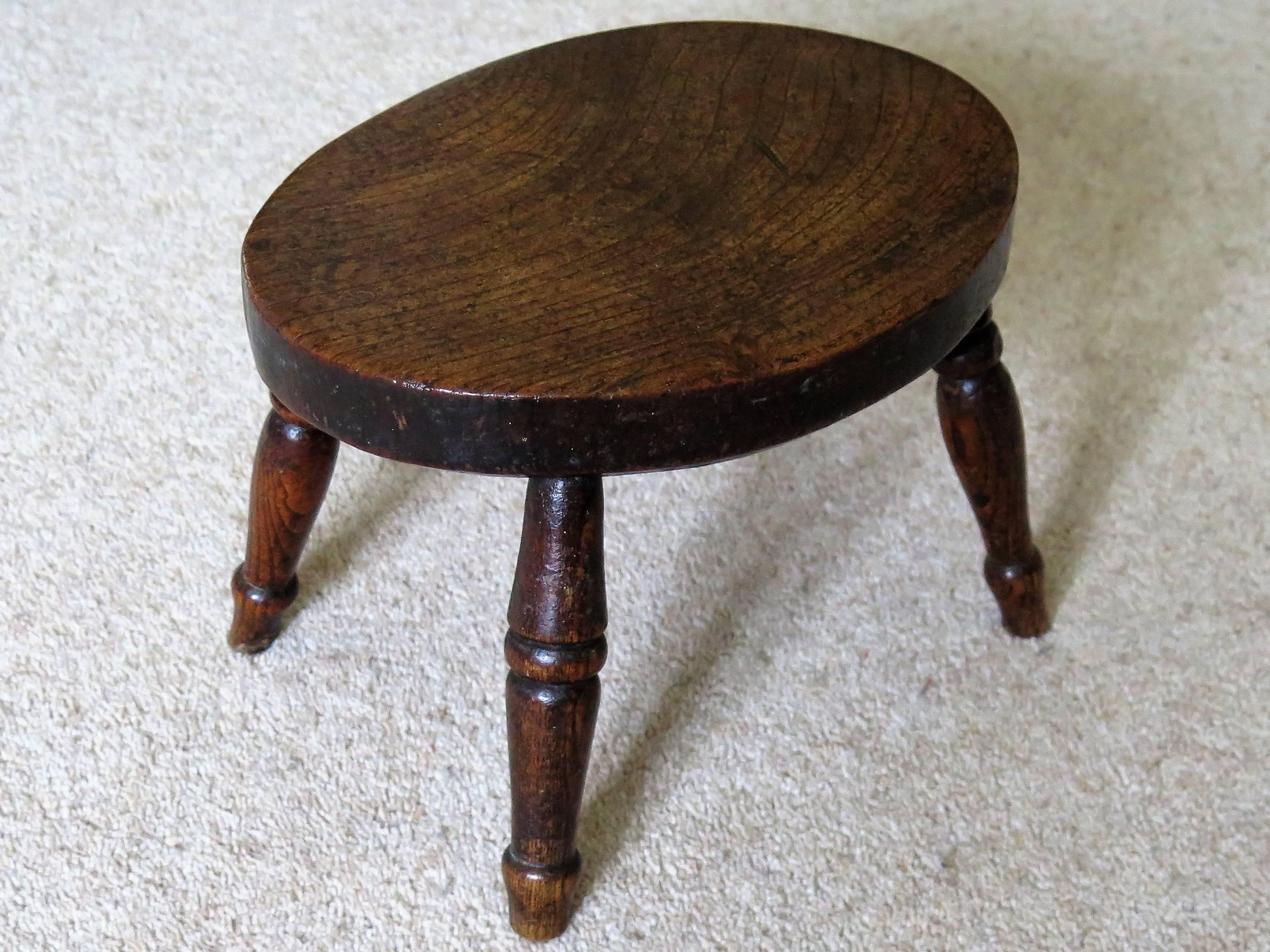 Early 19th Century Country Stool or Candle Stand solid elm, English Circa 1820 In Good Condition In Lincoln, Lincolnshire