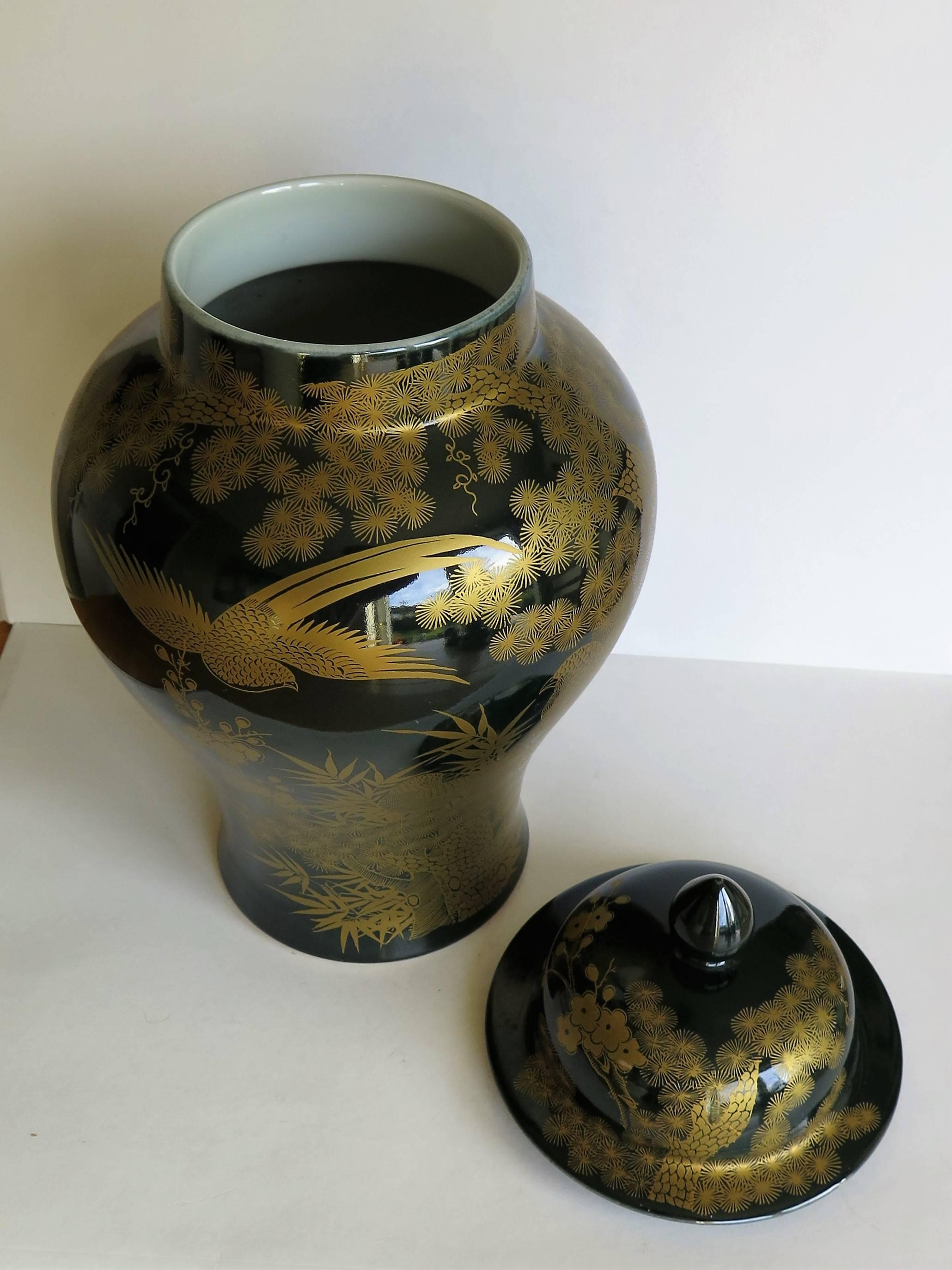 Large Chinese Porcelain Lidded Vase or Jar Gilded Decoration, 19th Century Qing 3