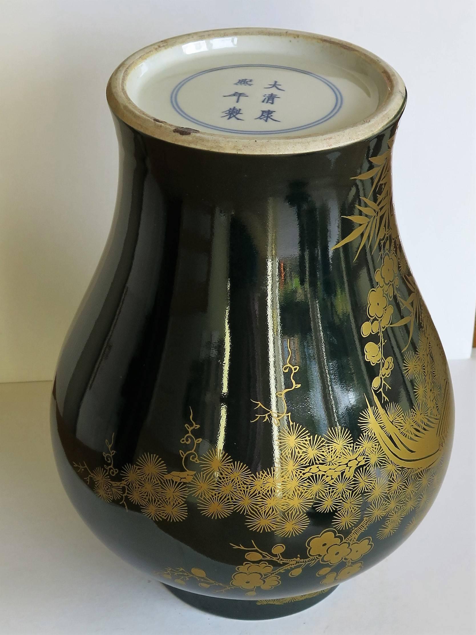 Large Chinese Porcelain Lidded Vase or Jar Gilded Decoration, 19th Century Qing 4