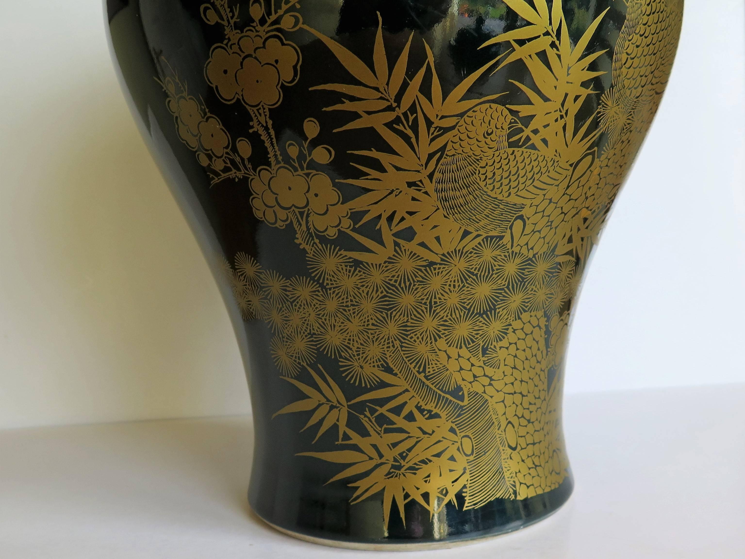 Large Chinese Porcelain Lidded Vase or Jar Gilded Decoration, 19th Century Qing 2