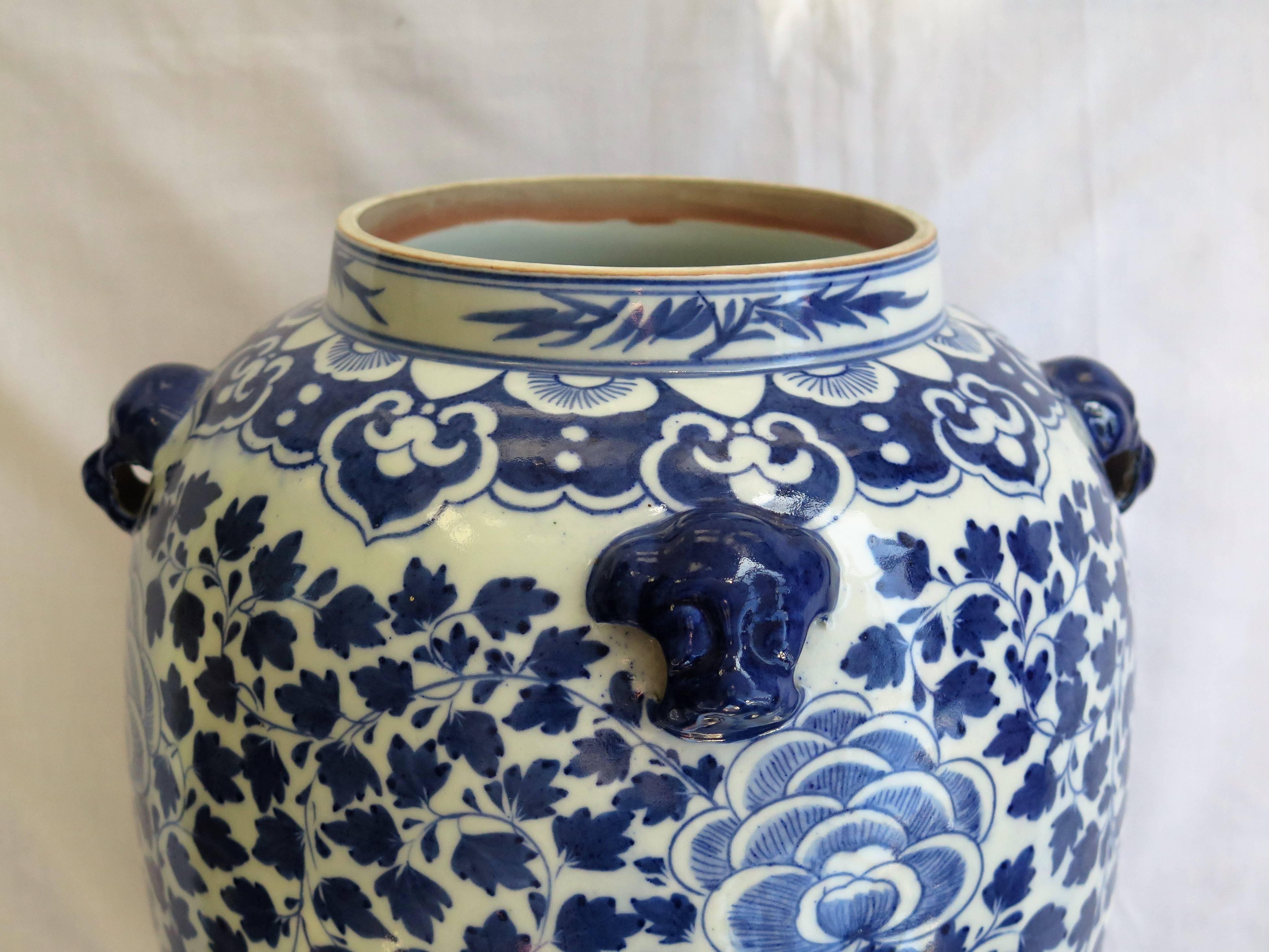Chinese Porcelain Large Lidded Vase or Jar Blue and White , 19th Century Qing 3