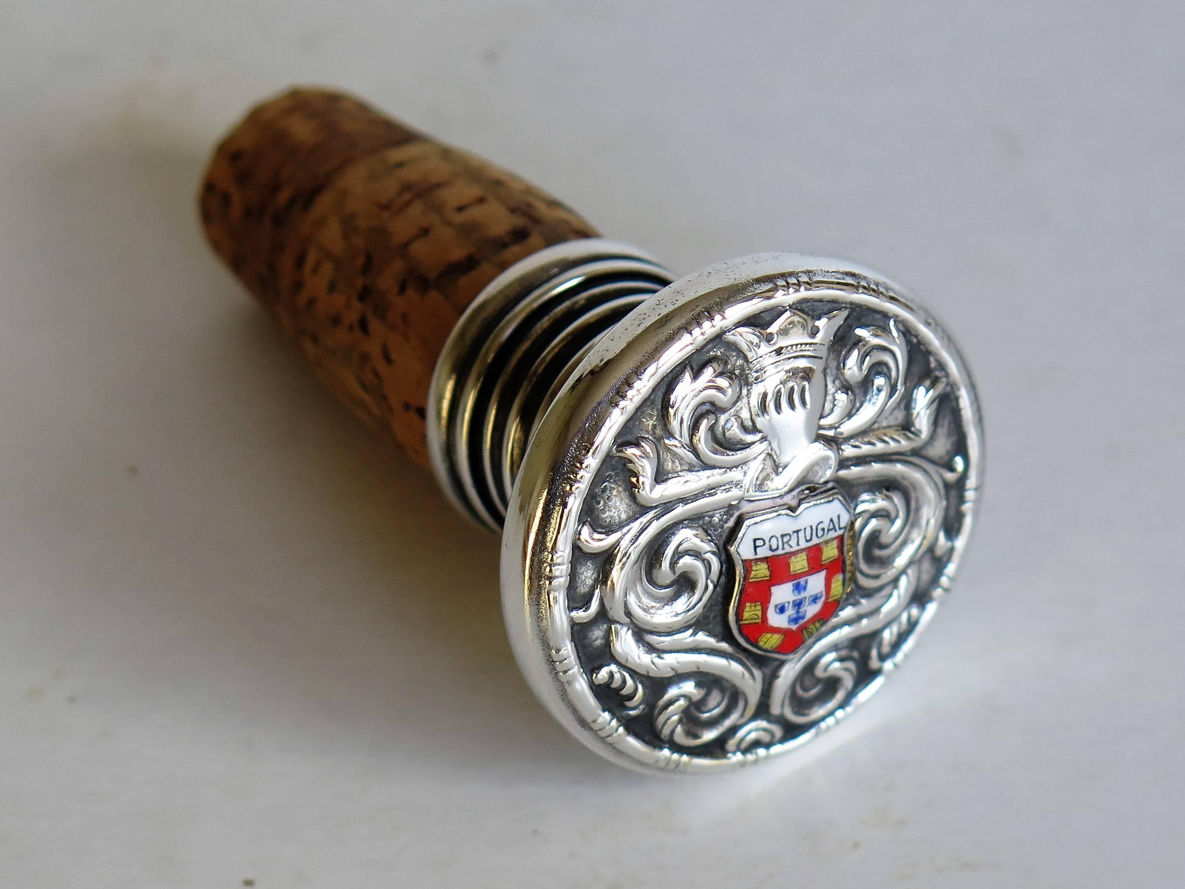 Silver Wine Bottle Stopper with Portugal Coat of Arms and Cork Stopper In Good Condition In Lincoln, Lincolnshire