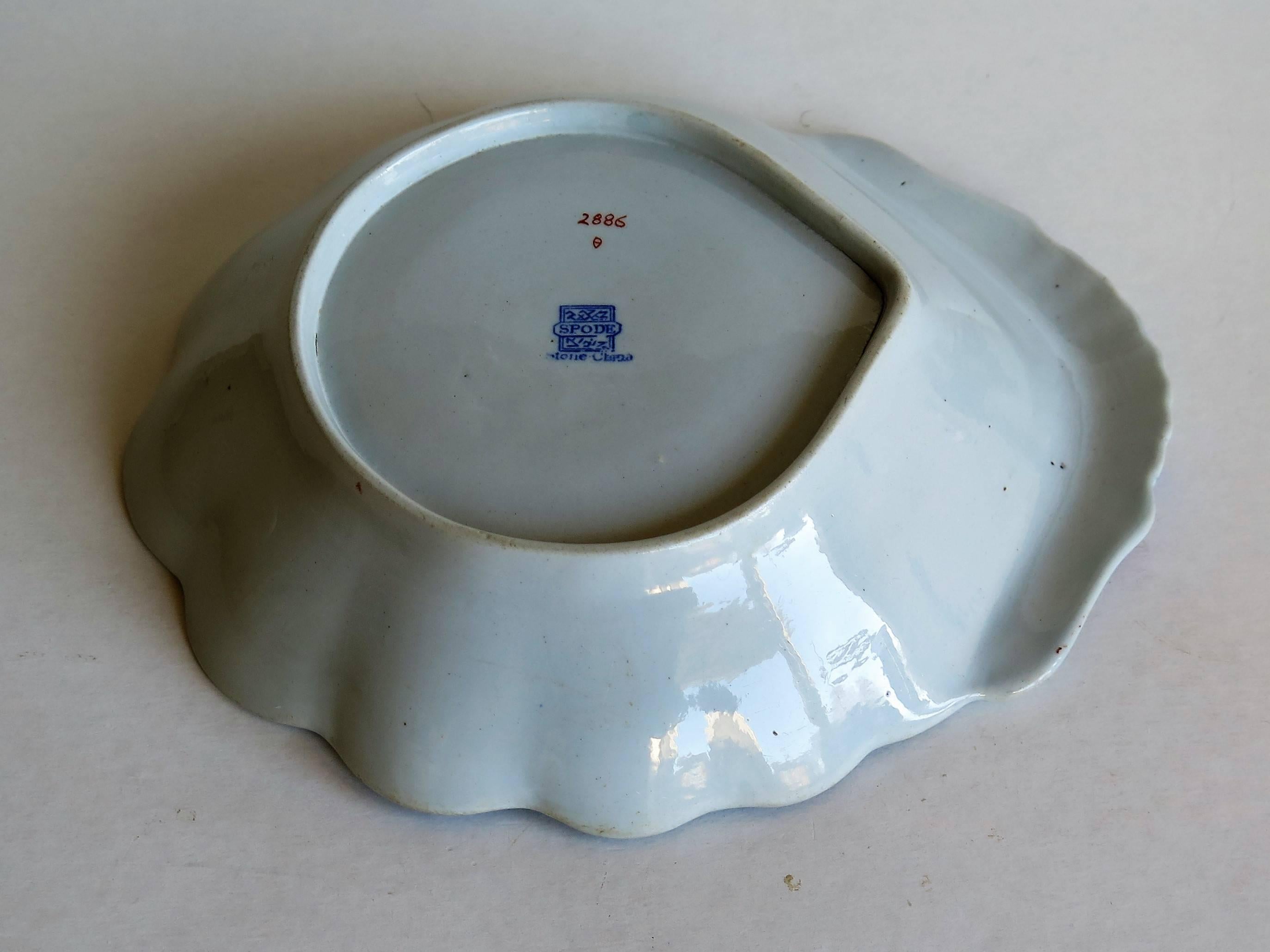 Georgian Spode Ironstone Shell Dish or Plate Bang Up Pattern No. 2886, Ca 1820 In Good Condition For Sale In Lincoln, Lincolnshire