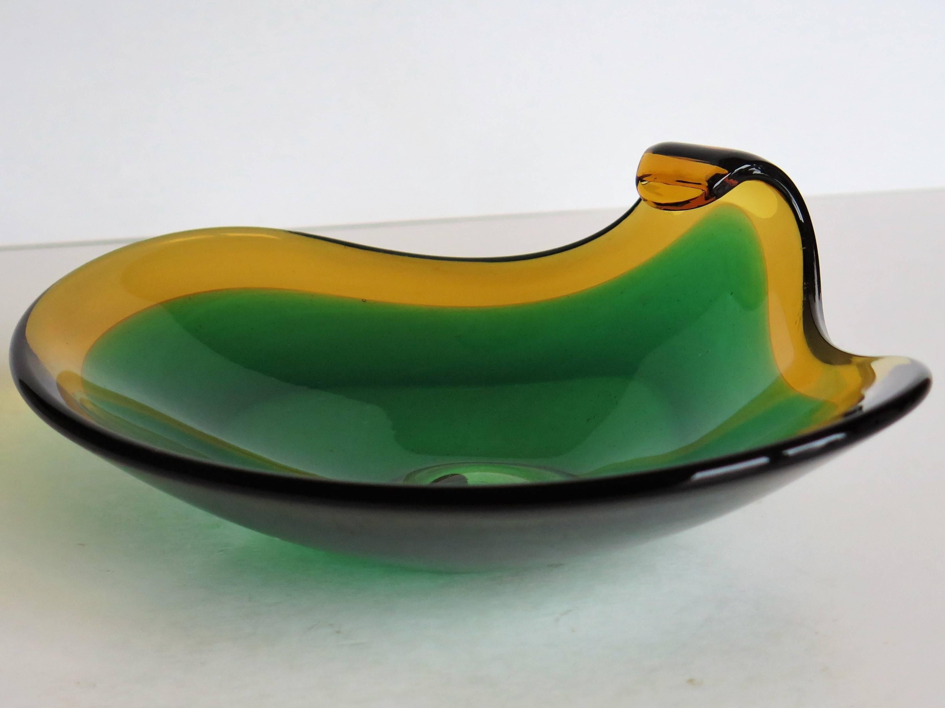 This Murano glass bowl is attributed to the designer Flavio Poli, who designed this Sommerso bowl for Seguso Vetri d Arte of Murano, Italy during the mid-20th century, circa 1940-1950.

The handmade bowl has a lovely flowing shape with part of the