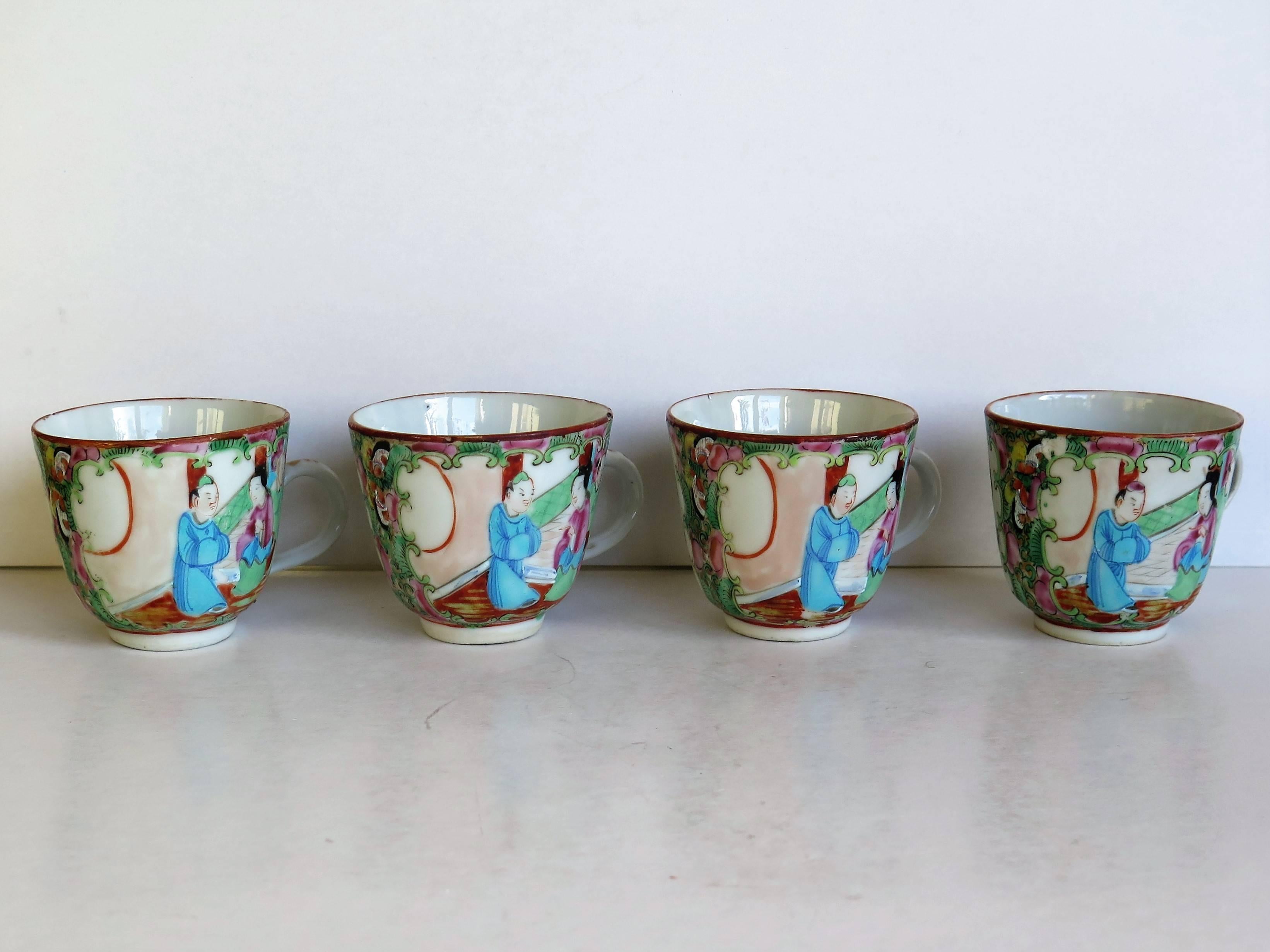 Four Chinese Export Porcelain Cups Hand-Painted Rose Medallion, Qing 19th C In Good Condition In Lincoln, Lincolnshire
