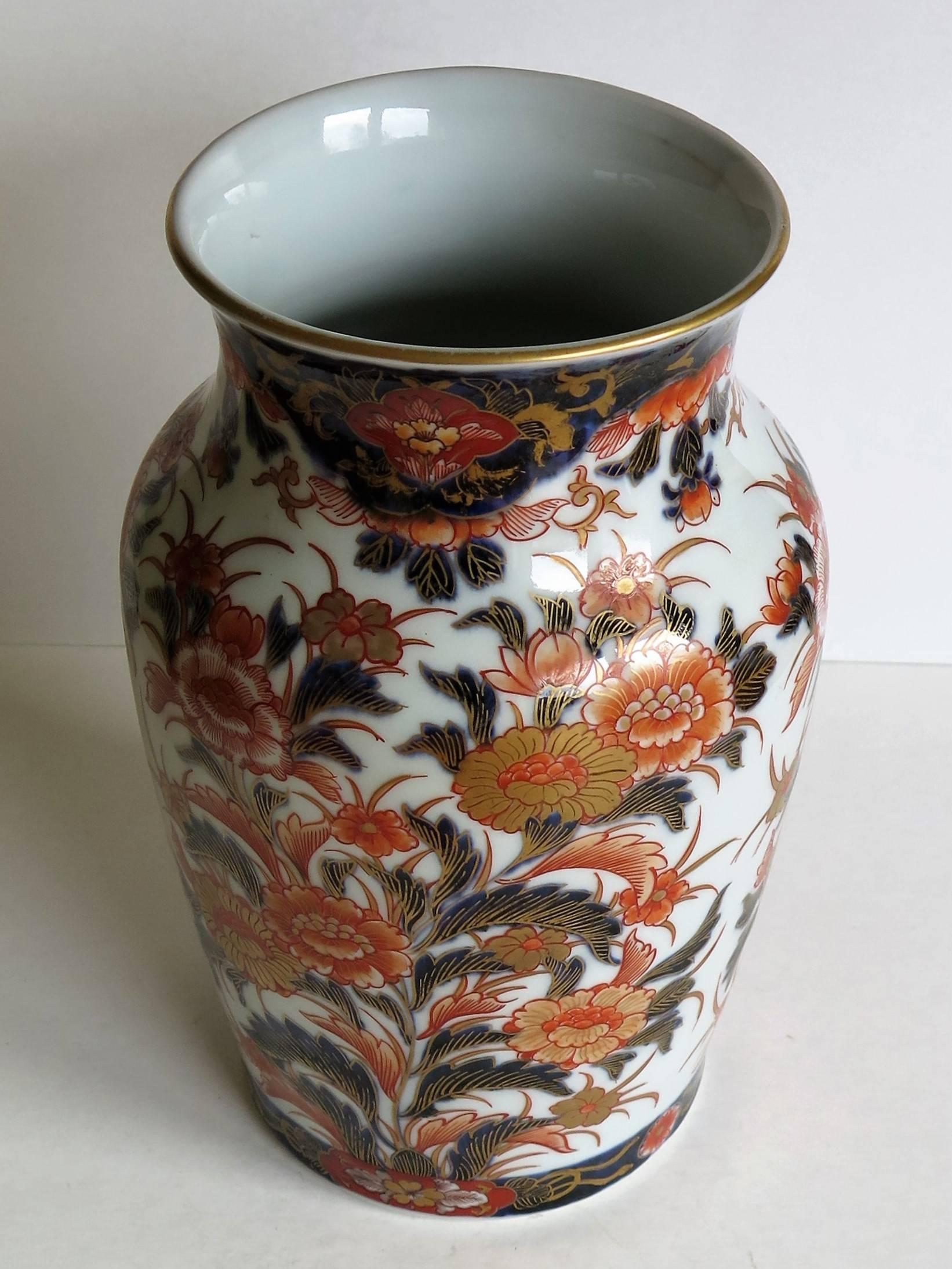 Fine 19th Century Japanese Porcelain Vase Floral Gilded Imari, Meiji Period In Good Condition In Lincoln, Lincolnshire