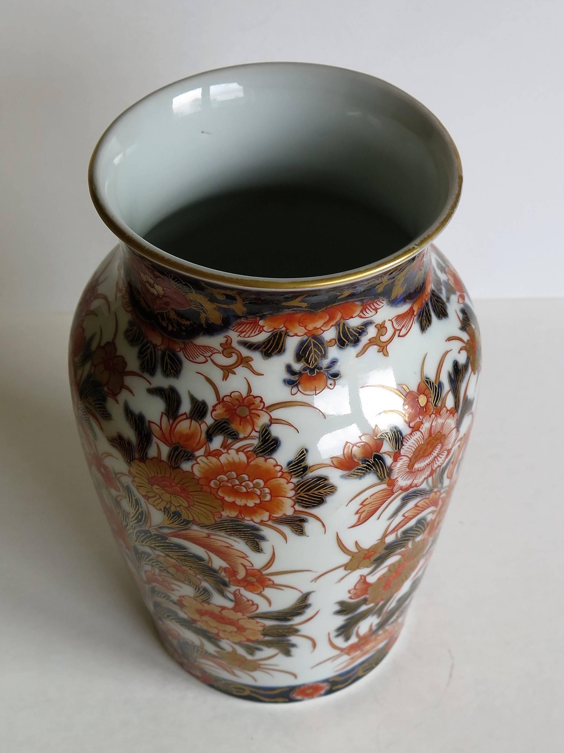 Fine 19th Century Japanese Porcelain Vase Floral Gilded Imari, Meiji Period 1