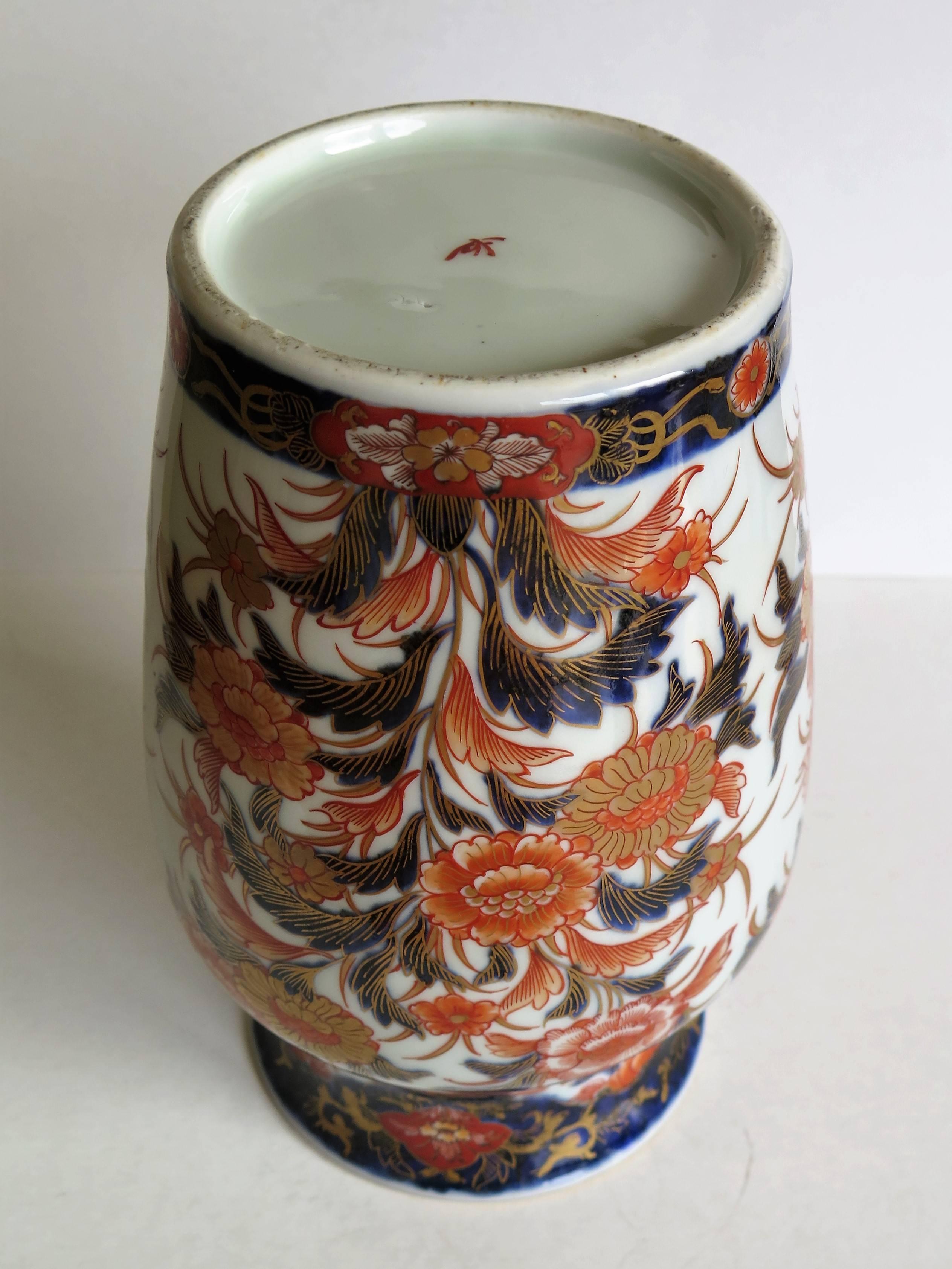 Fine 19th Century Japanese Porcelain Vase Floral Gilded Imari, Meiji Period 4