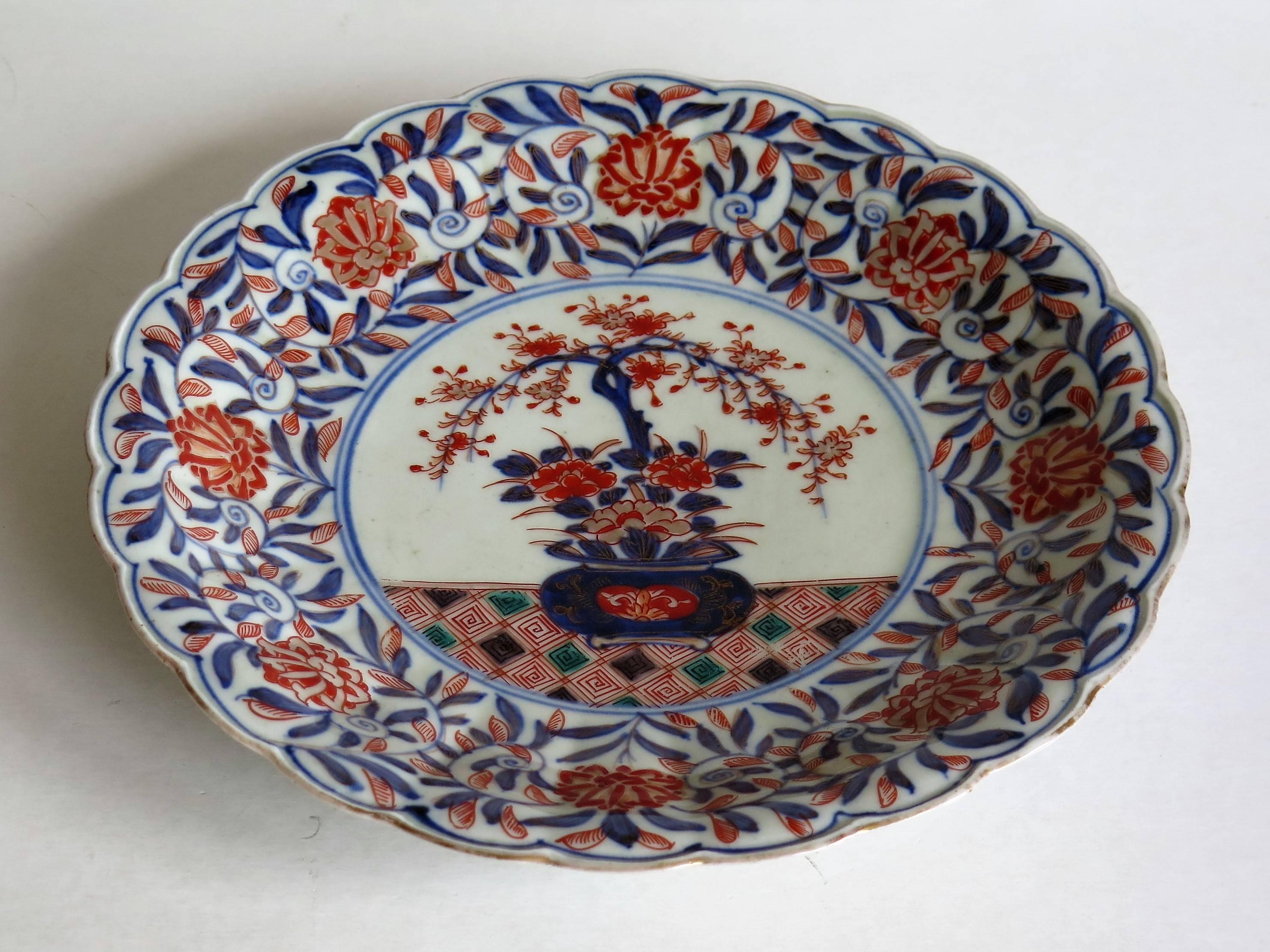 Mid-19th Century Japanese Porcelain Plate or Dish, Imari Hand Enameled, Ca 1850 In Good Condition In Lincoln, Lincolnshire