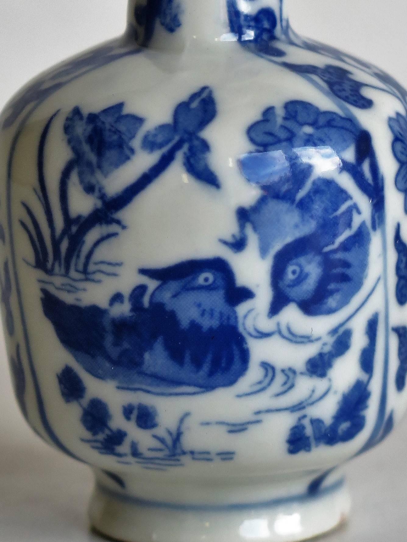 Chinese Porcelain Snuff Bottle Blue and White Mandarin Ducks signed, circa 1930 In Good Condition In Lincoln, Lincolnshire