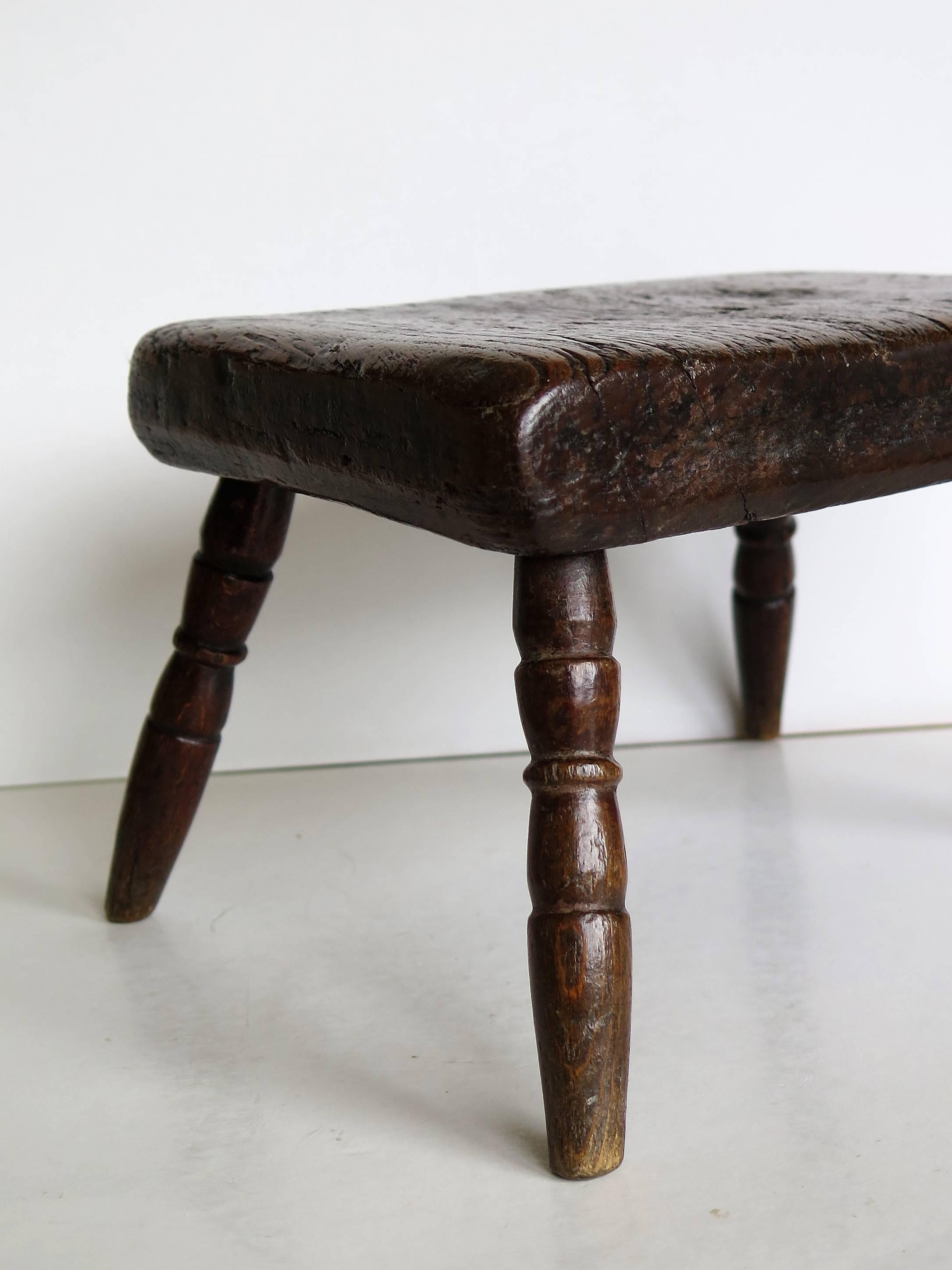 18th Century Georgian Candle Stand or Country Stool Elm Top and Fruitwood Legs In Good Condition In Lincoln, Lincolnshire