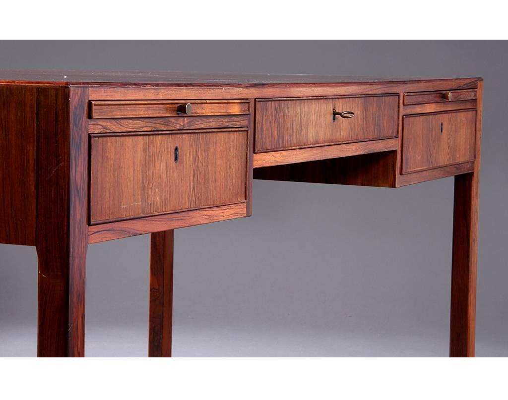 Danish rosewood desk circa 1960s In Good Condition For Sale In London, GB