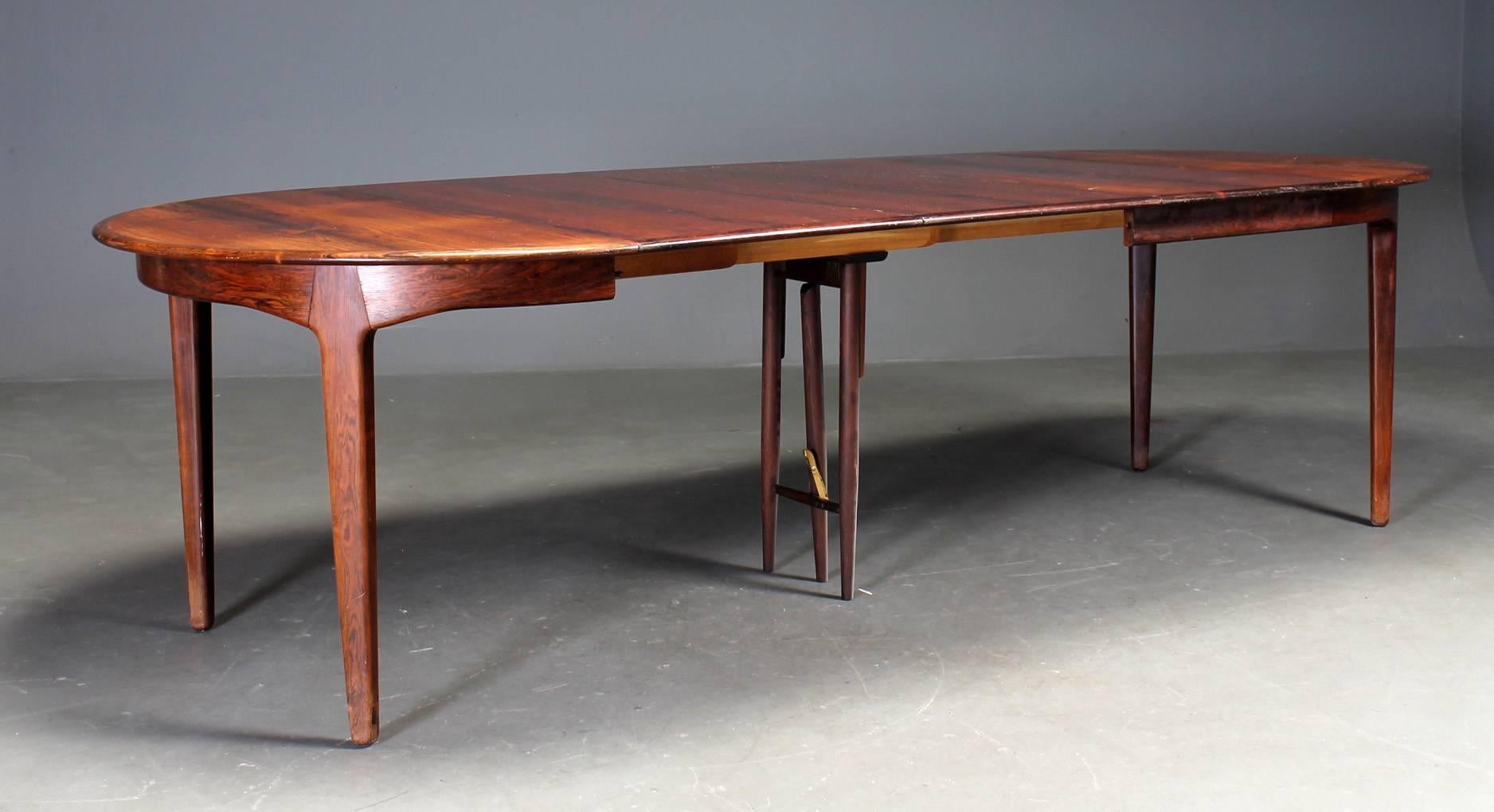 Danish Rosewood Dining Table by Henning Kjaernulf In Excellent Condition For Sale In London, GB