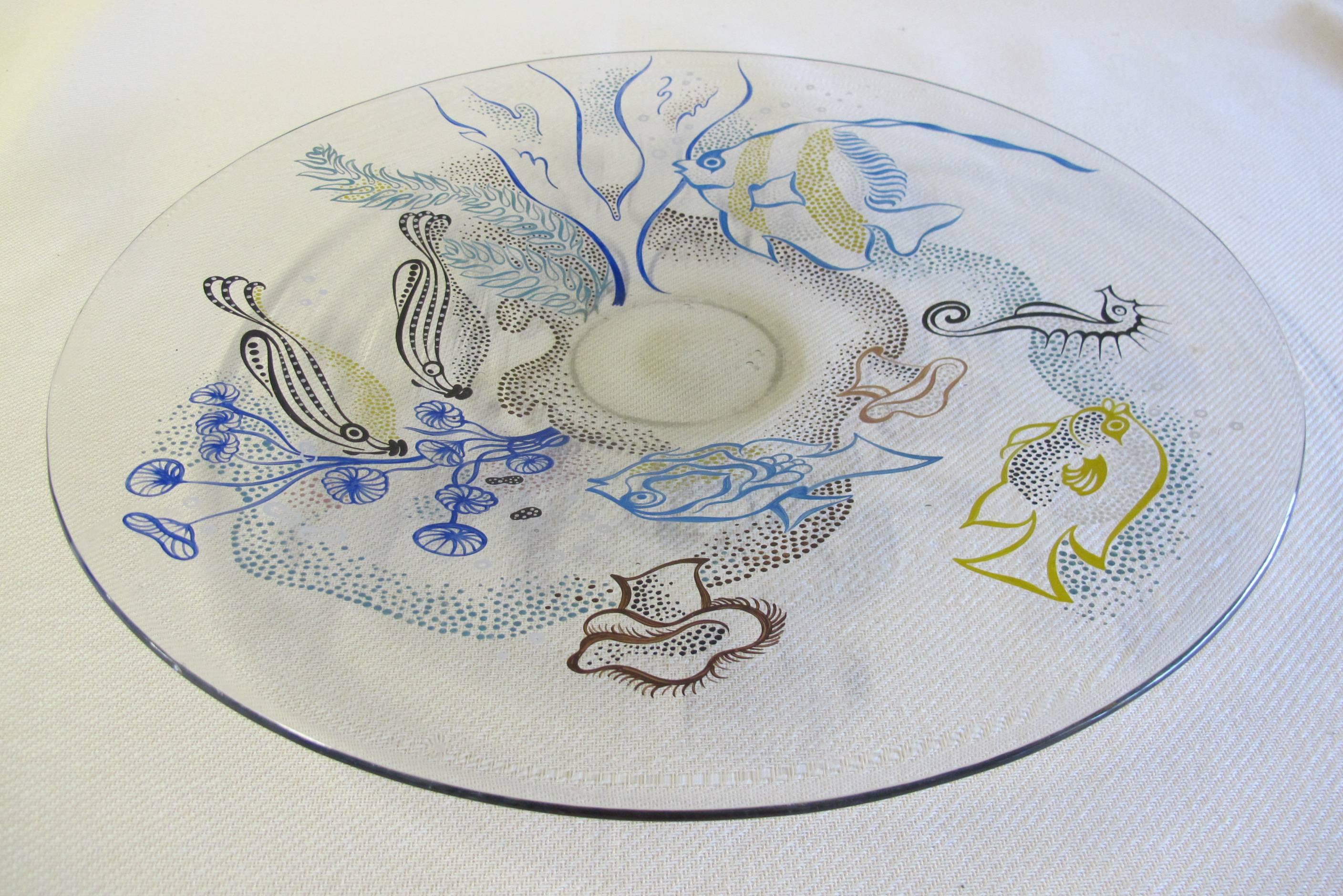 A beautiful large and rare glass dish with underwater decoration with fish. The dish is mentioned in the book "Copier, glassdesigner and glassartist", by Reino Liefkes, at page 64, illustration 80, which shows a sketch of the design. The