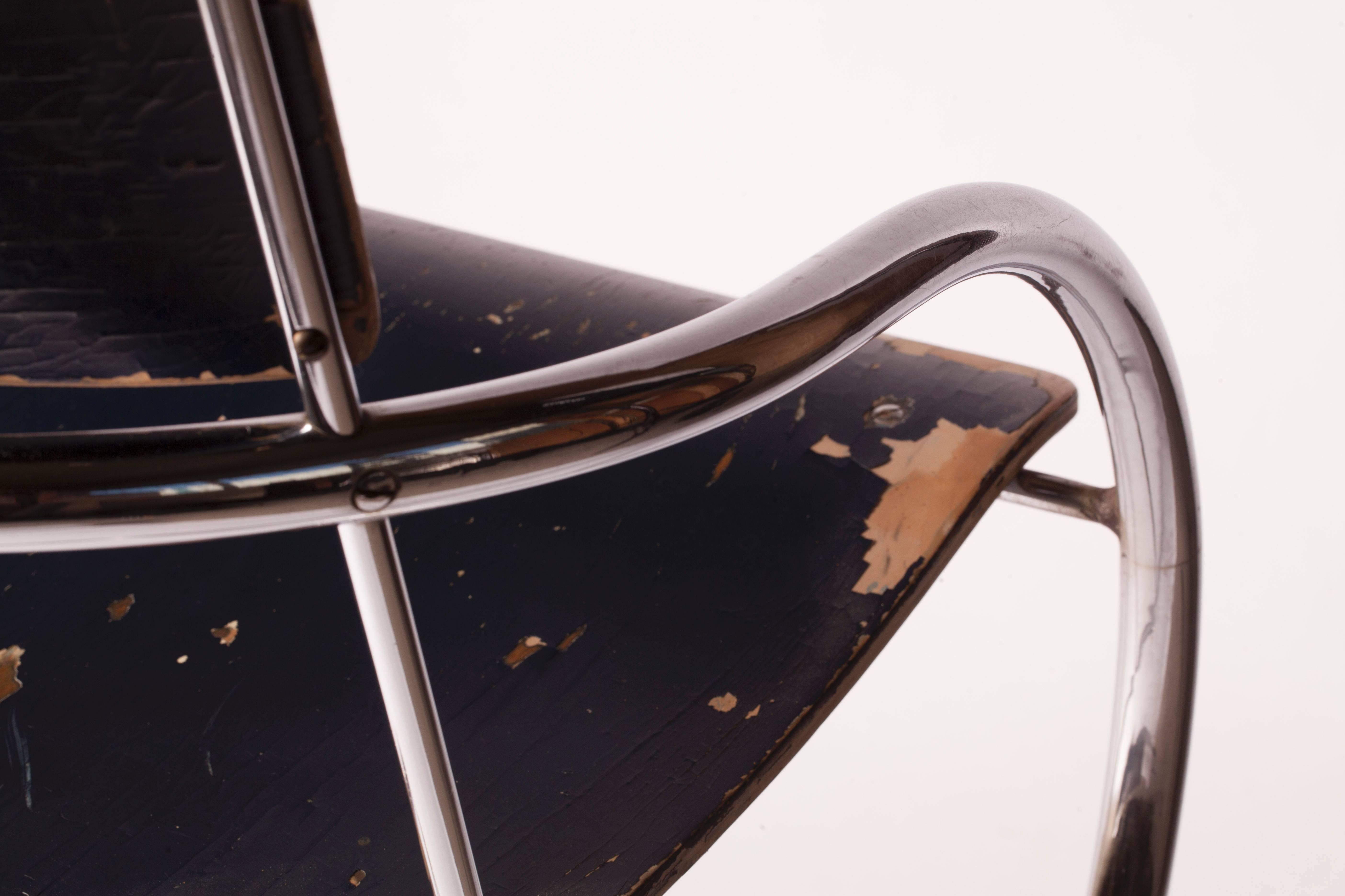 This elegant stainless steel chair is designed by Paul Schuitema and manufactured by the firm Dekker, also known as d3.

This chair is mentioned in the following publications:
Yvonne Brentjes, Volmaakt Verchroomd. D3 en het avant-garde