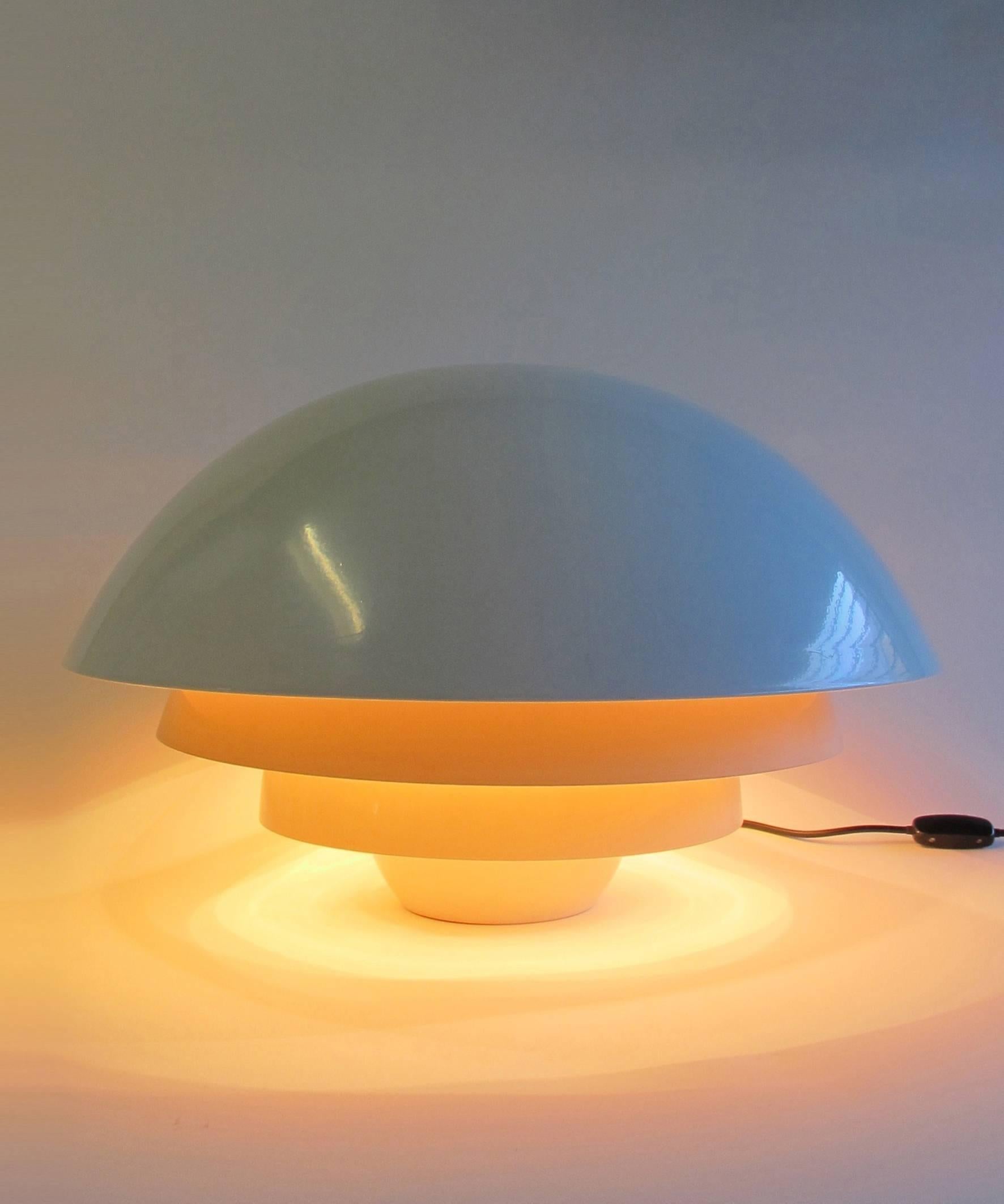 A true design icon! 

Gorgeous table lamp called 'Visiere' designed by Sergio Asti for Martinelli Luce. The number of the model is 642. At the bottom of the lamp the name of the artist, manufacturer, the model and name of the lamp can be read. The
