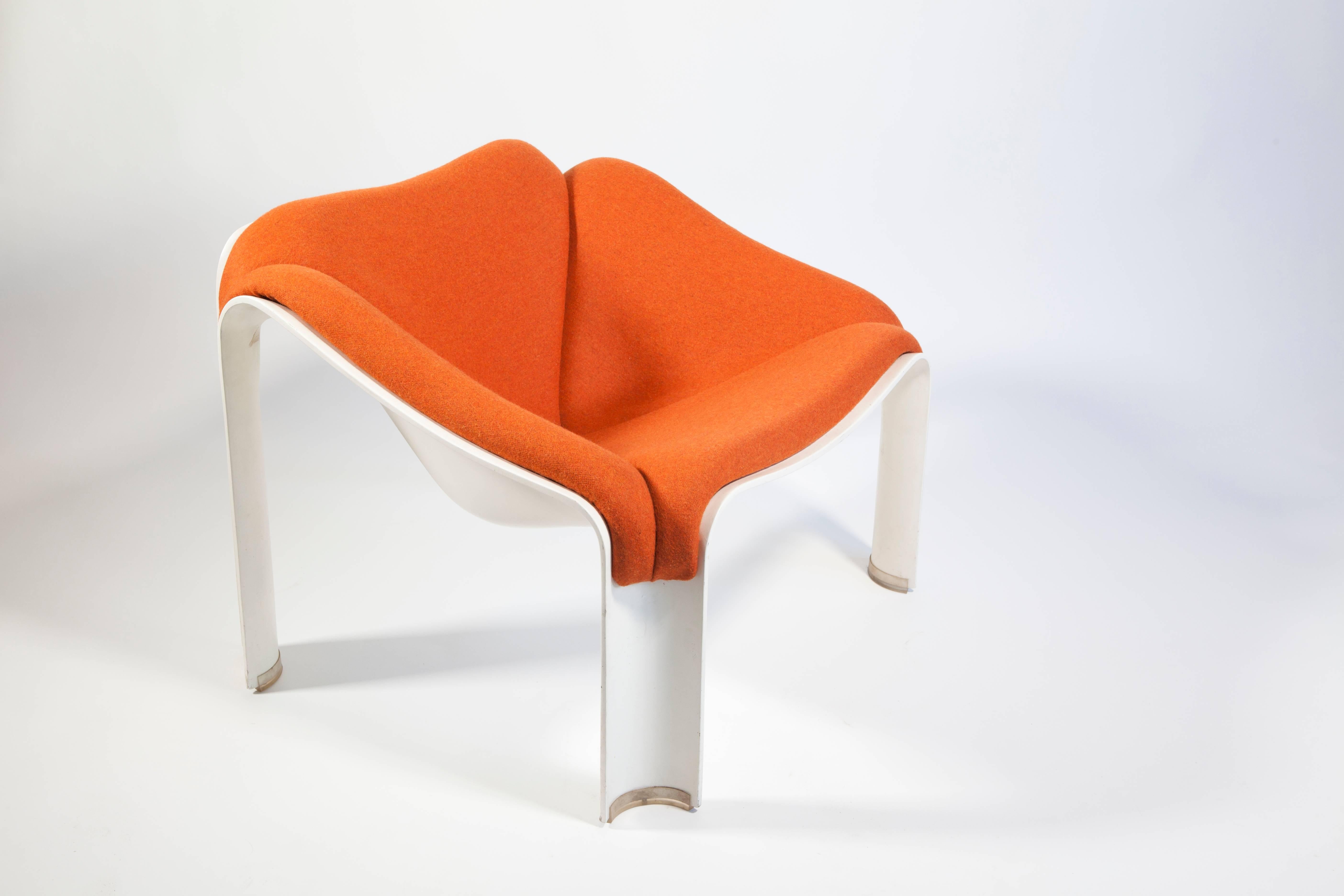 Beautiful lounge chair designed by Pierre Paulin for Artifort in 1967. The model is F303. The chair is marked 'Artifort 303 Pierre Paulin'.

Pierre Paulin was a freelance designer for Artifort. They had a long and fruitful collaboration. What makes
