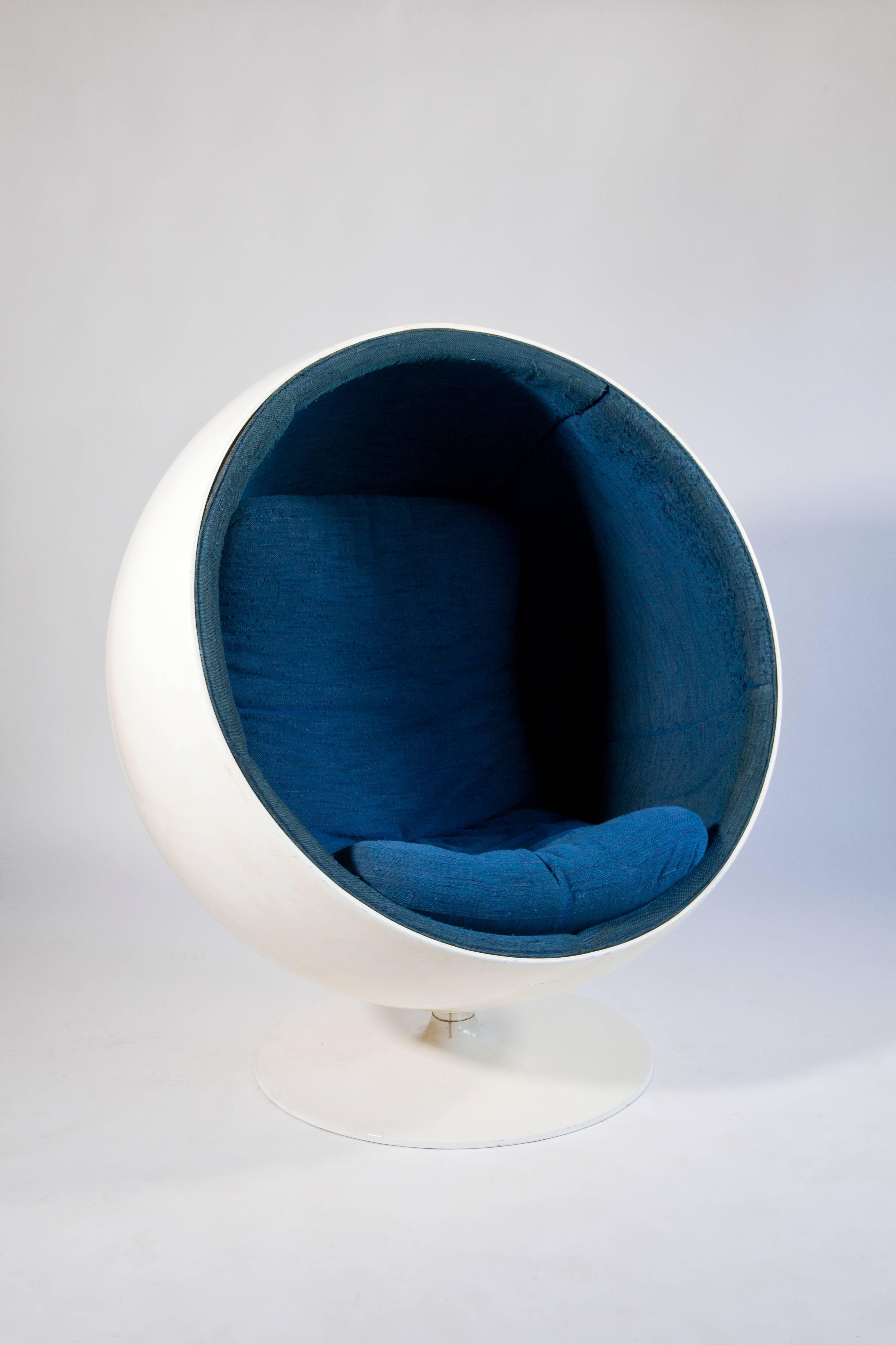 Mid-Century Modern Original Vintage 'Ball Chair' Designed by Eero Aarnio in 1963 For Sale