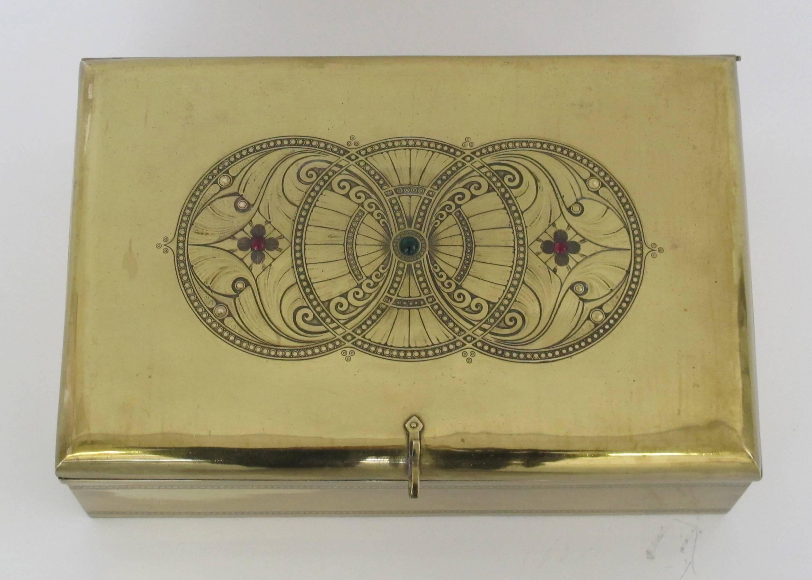 Dutch Art Nouveau 'Nieuwe Kunst' Brass Engraved Chest by J.C. Stoffels For Sale 4