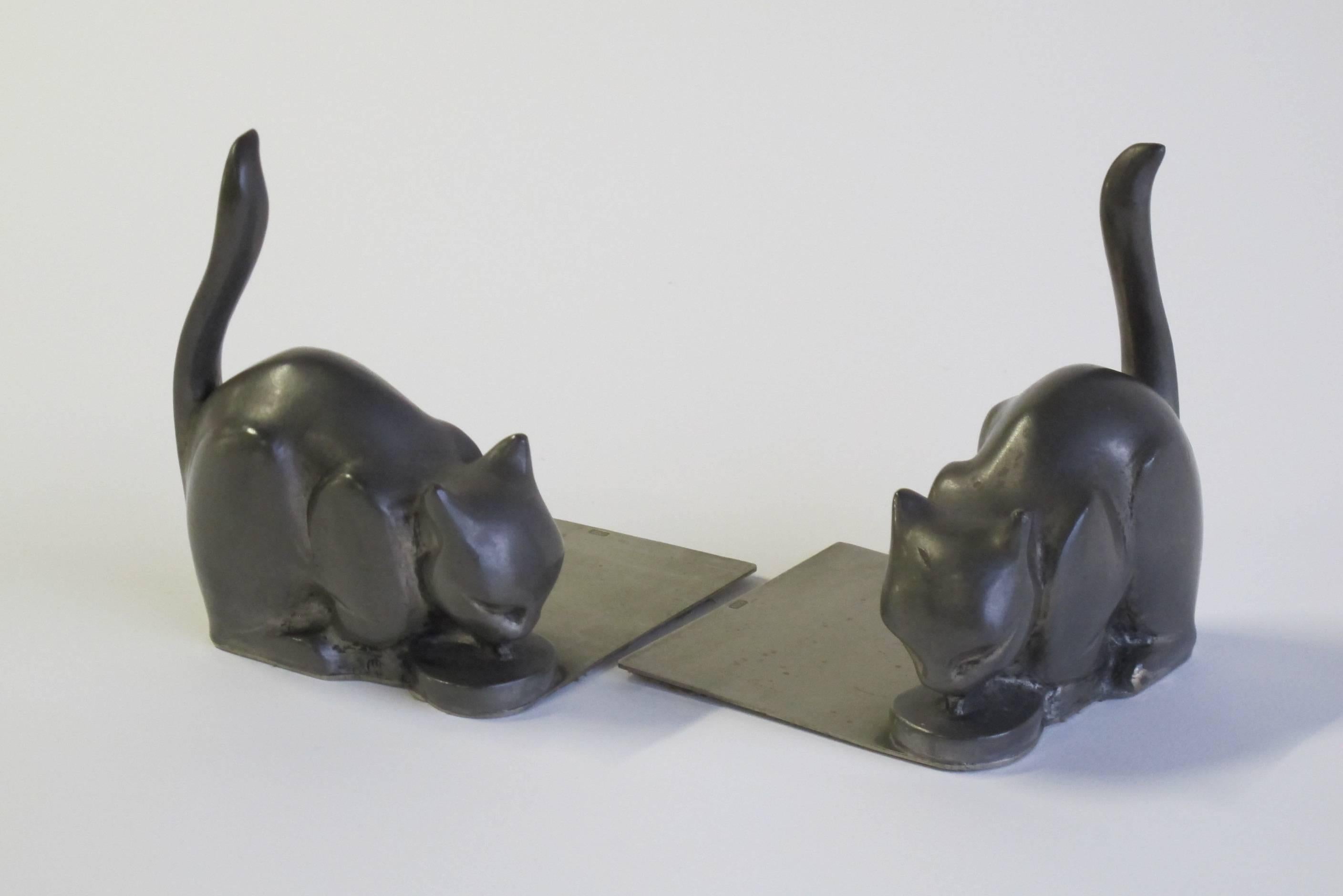 Two Art Deco Cat Bookends, designed by Chris van der Hoef for Gero, 1933 For Sale 1