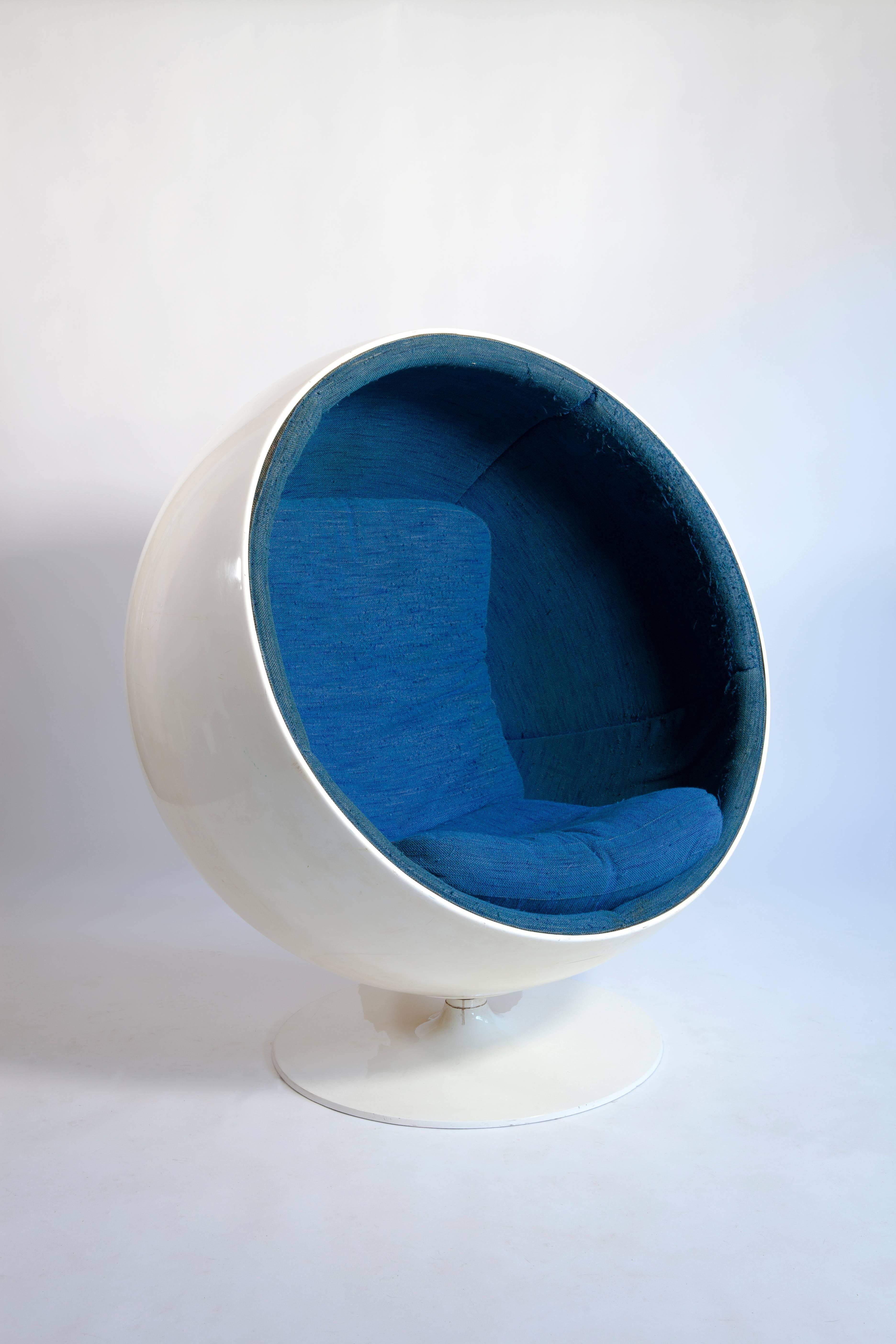 Fabric Original Vintage 'Ball Chair' Designed by Eero Aarnio in 1963 For Sale