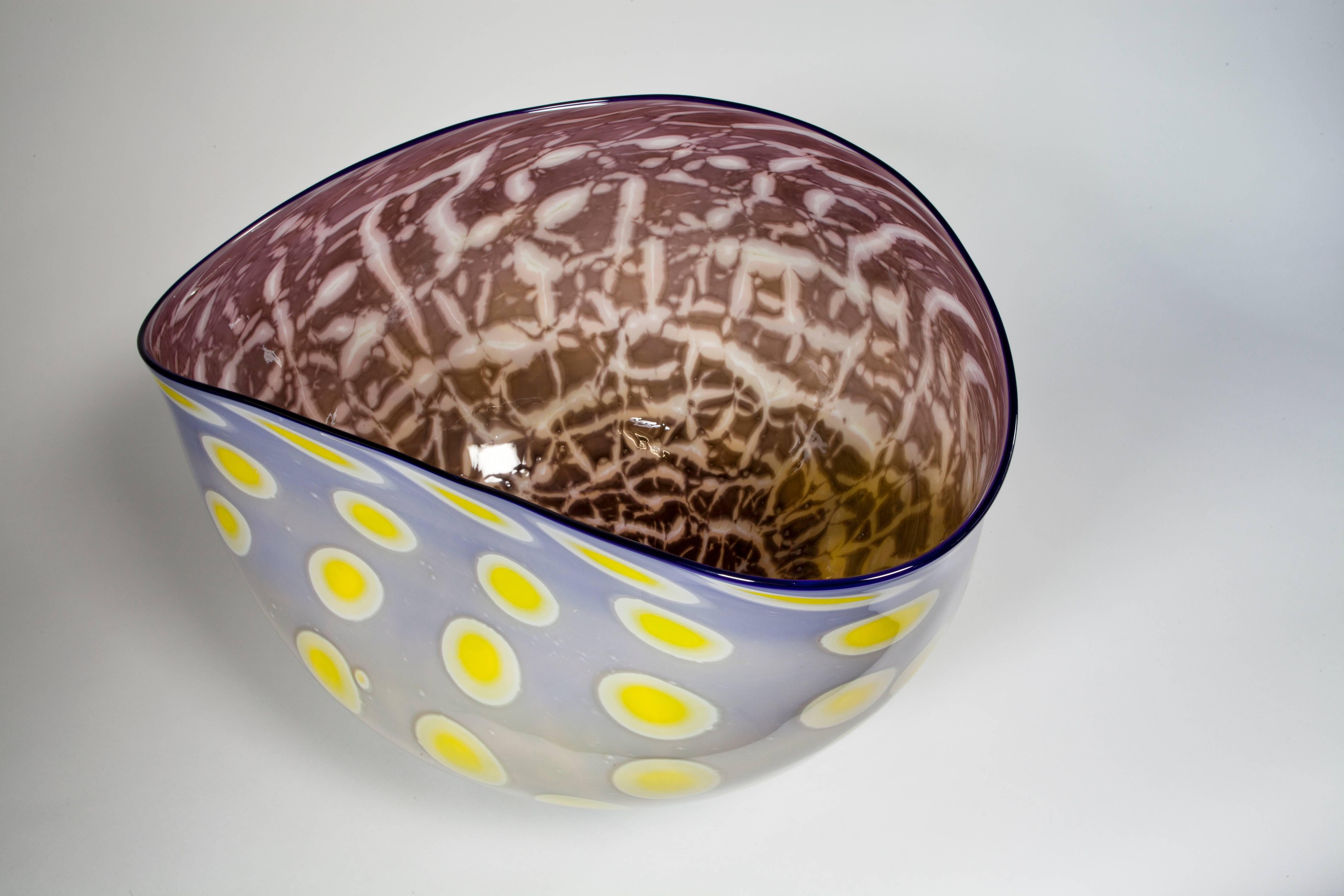 Unique art glass bowl with double graal technique by Peter Bremers, 2001. Signed 'Peter Bremers. Graal 063'

This object can be shipped worldwide, in a custom-made wooden chest- 

This beautiful glass bowl is part of the Metamorphosis series.