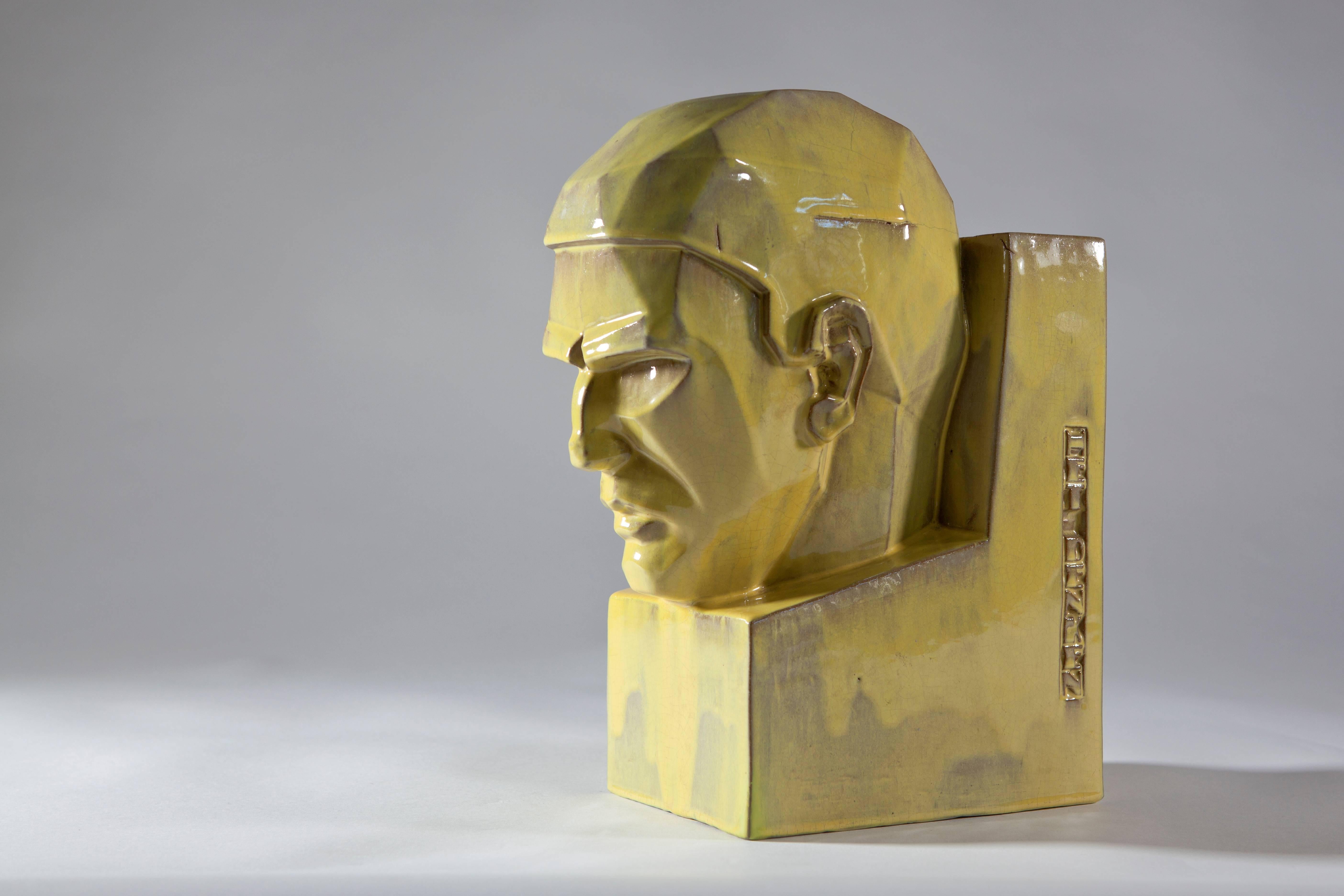 Beautiful yellow glazed earthenware sculpture depicting 'Het Denken' ('Thinking'), made in the typical Dutch Art Deco style of the Amsterdam School. Designed and executed by Dutch ceramist and sculptor W. C. Brouwer (1877-1933). 

Brouwer learned