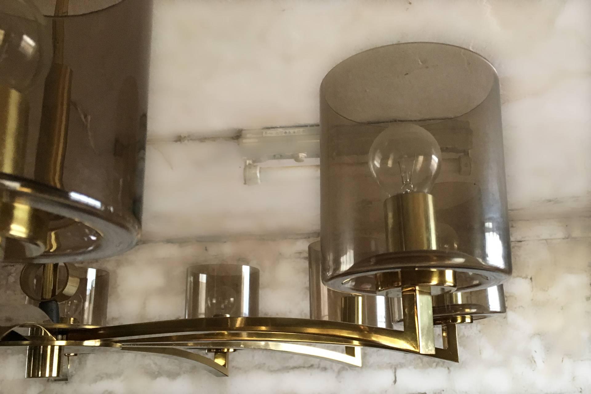 Ten-Light Mid-Century Design Brass and Smoked Glass Chandelier In Excellent Condition For Sale In Saarbruecken, DE