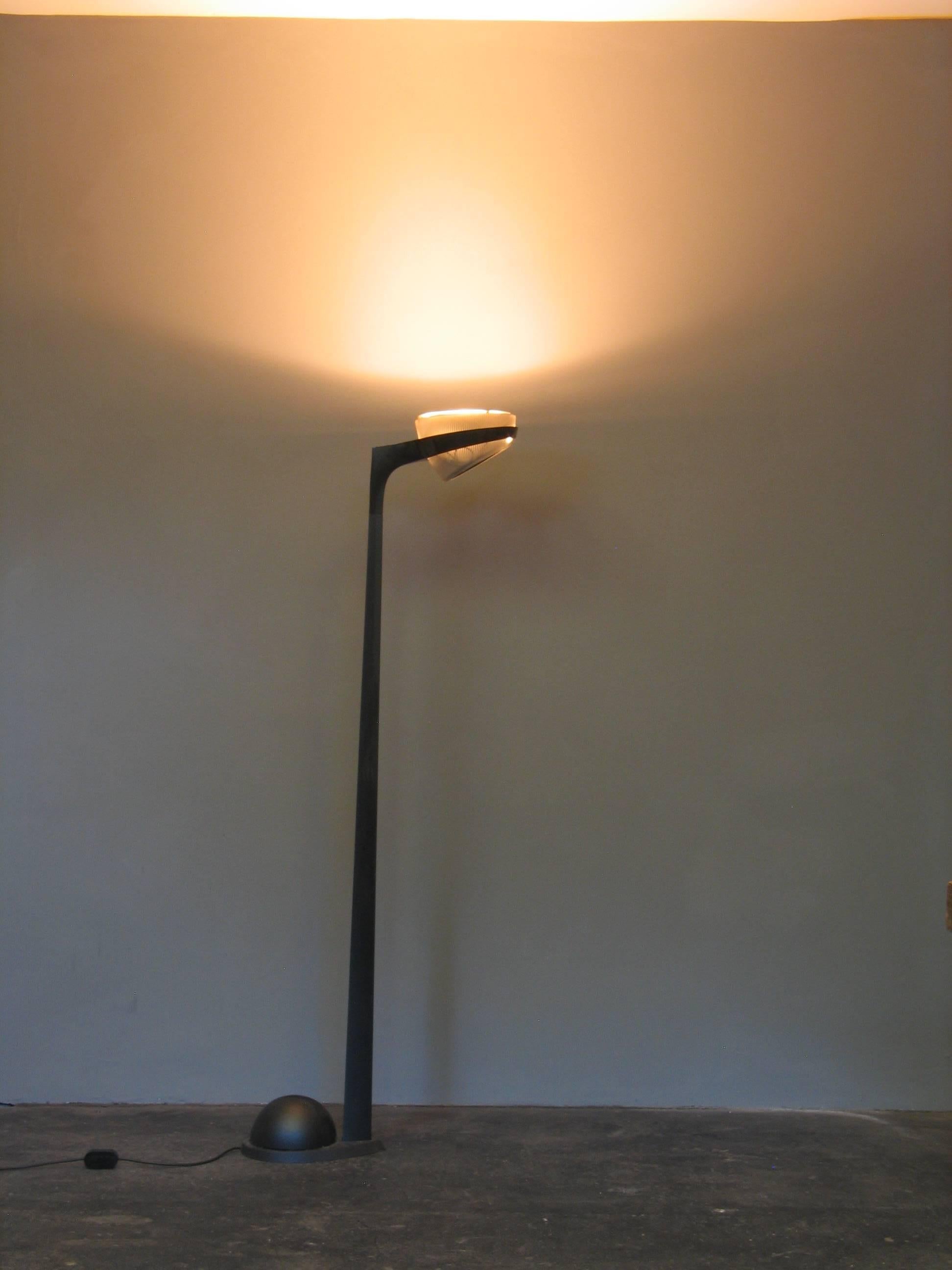 Sistema Grall Floor Lamp by Ferrari, Pagani & Perversi for Arteluce In Excellent Condition For Sale In Saarbruecken, DE